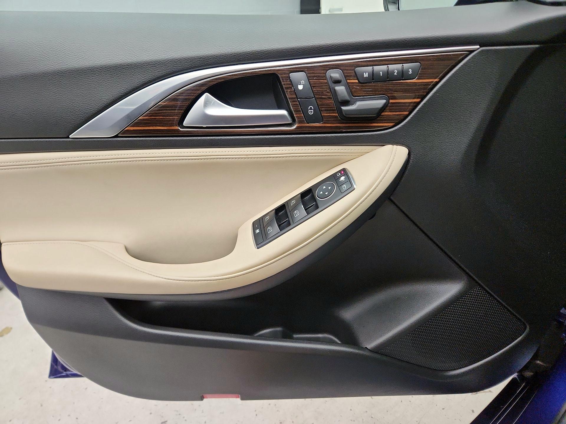 Thumbnail: 2017 INFINITI QX30 - 12