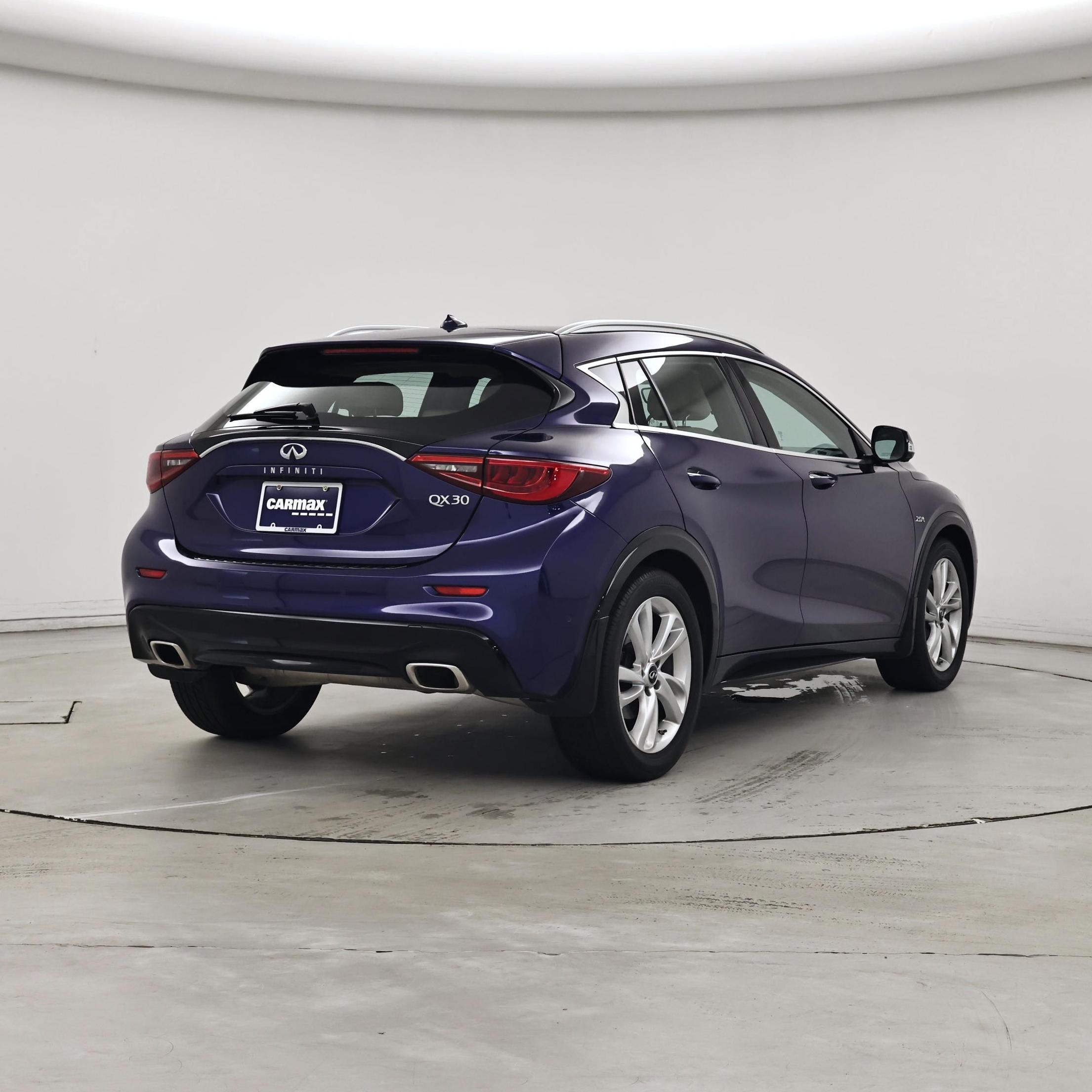 Thumbnail: 2017 INFINITI QX30 - 8
