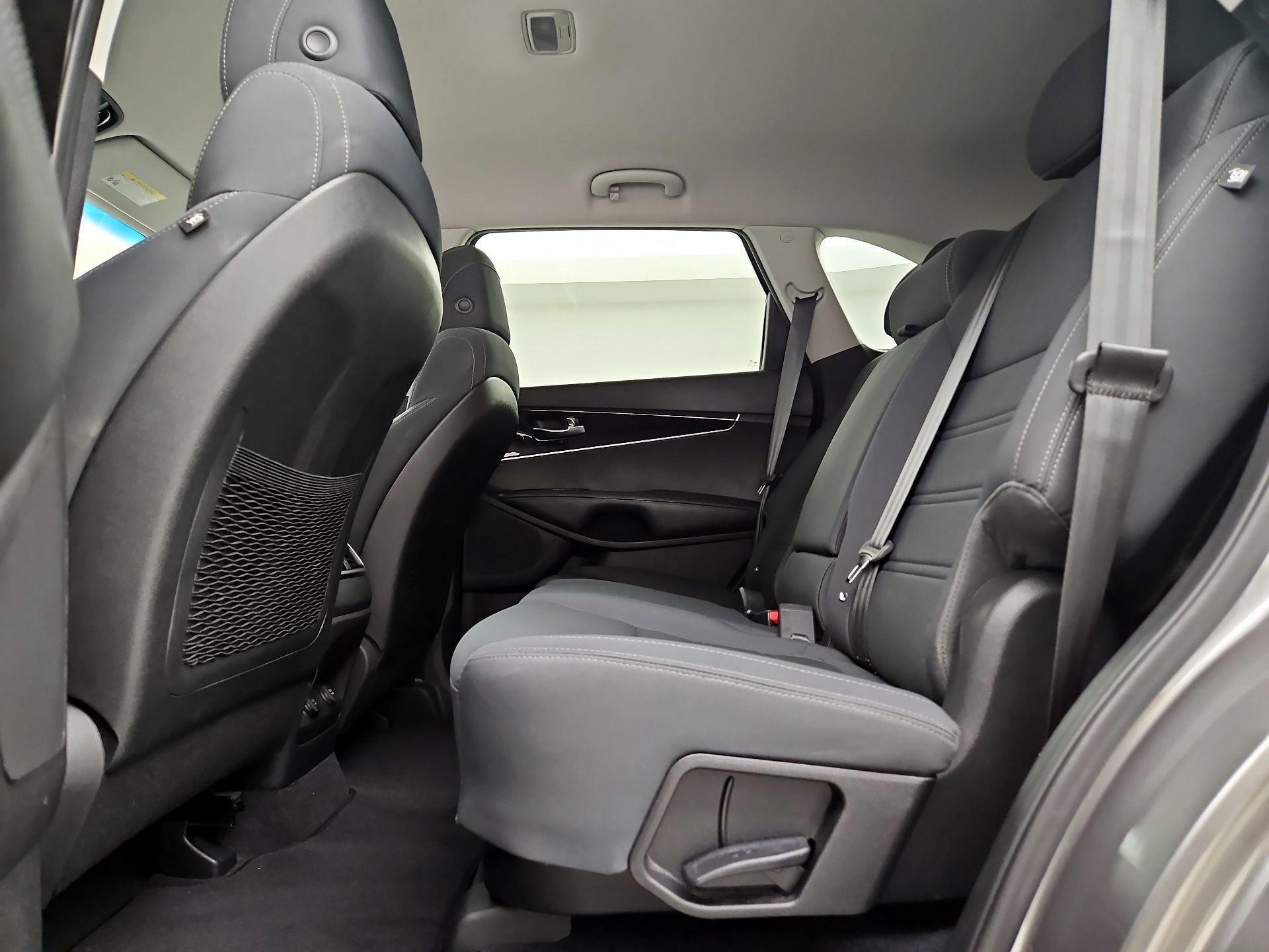 Thumbnail: 2017 Kia Sorento - 19
