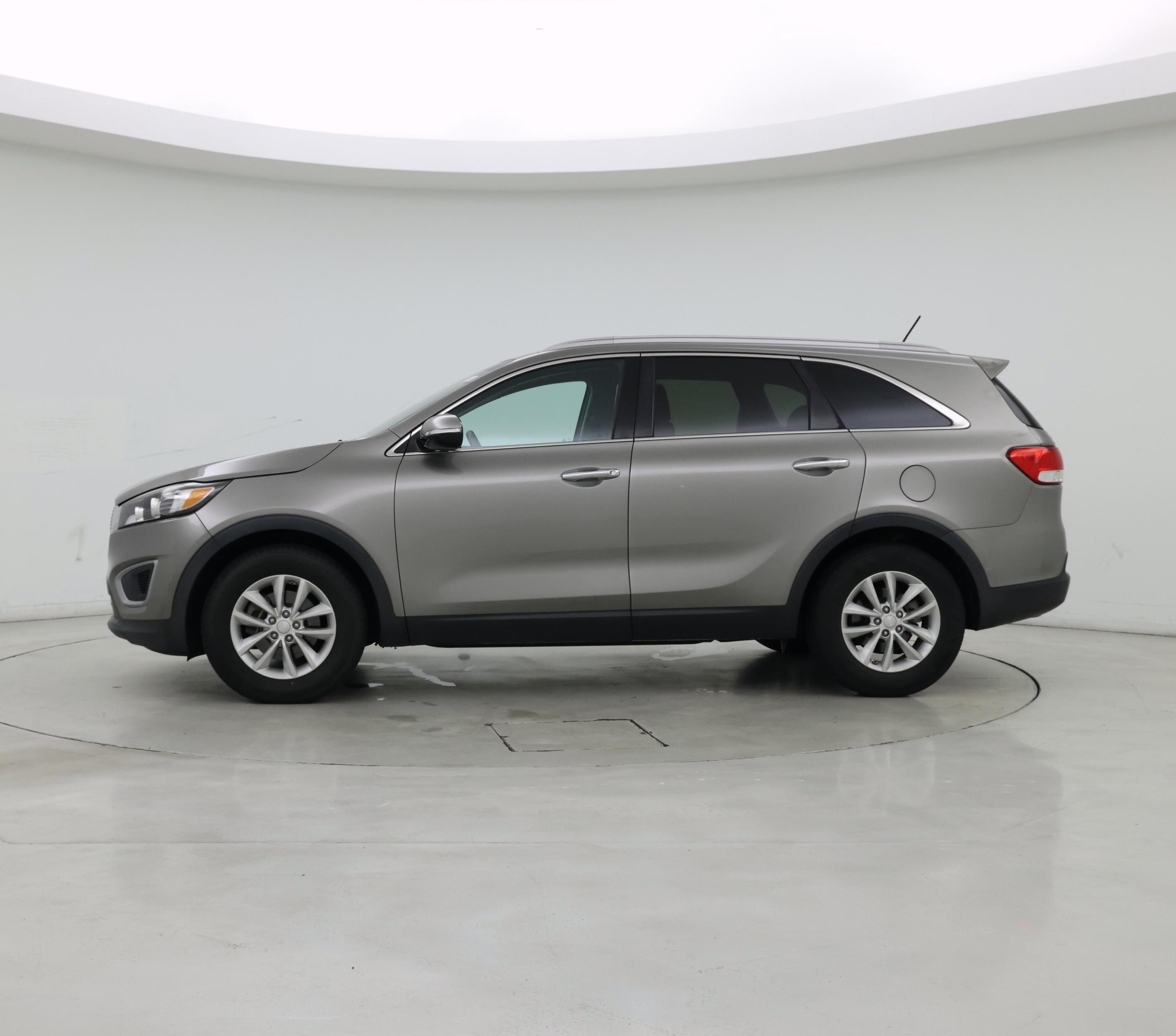 Thumbnail: 2017 Kia Sorento - 3