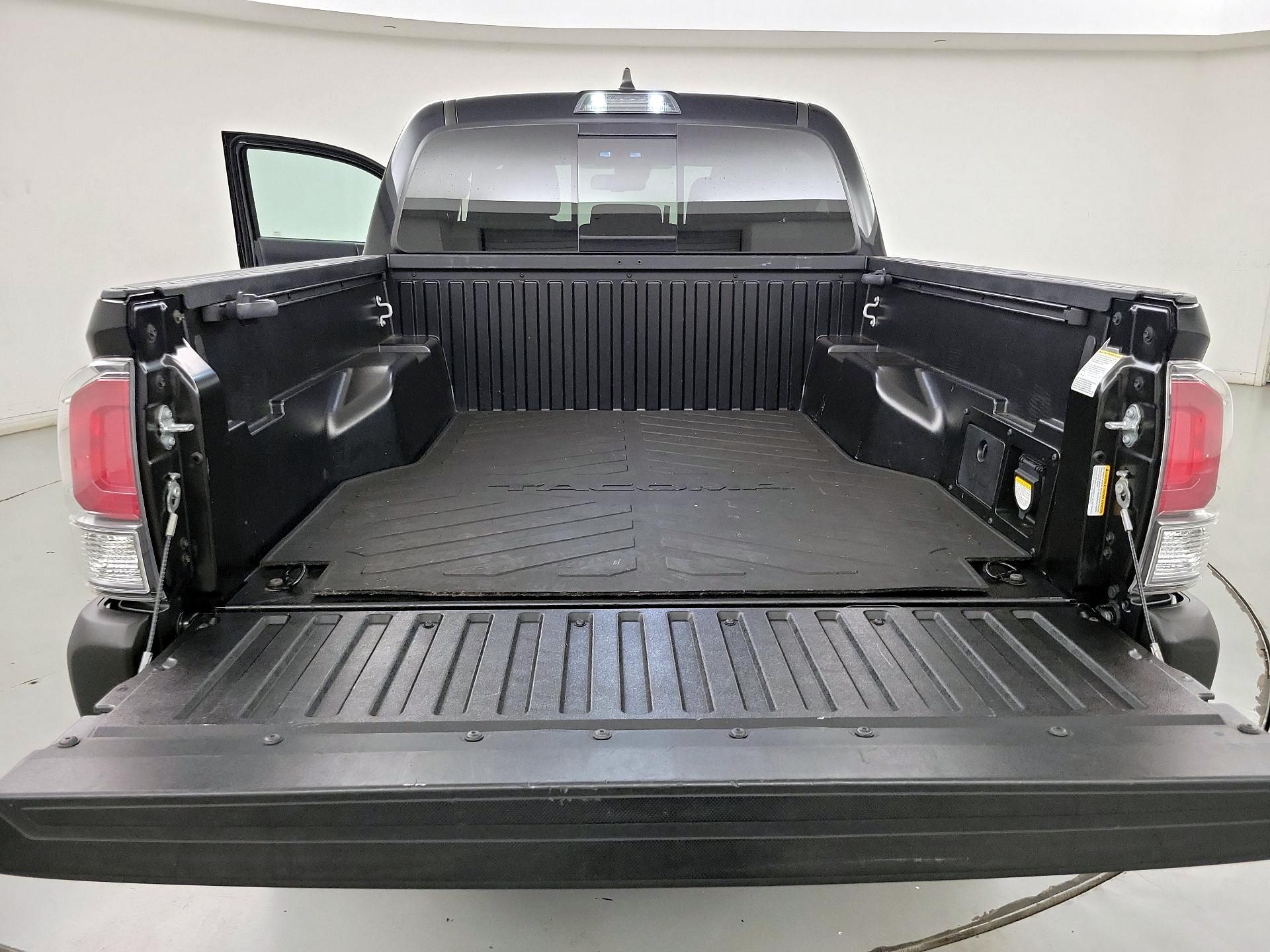 Thumbnail: 2021 Toyota Tacoma - 18