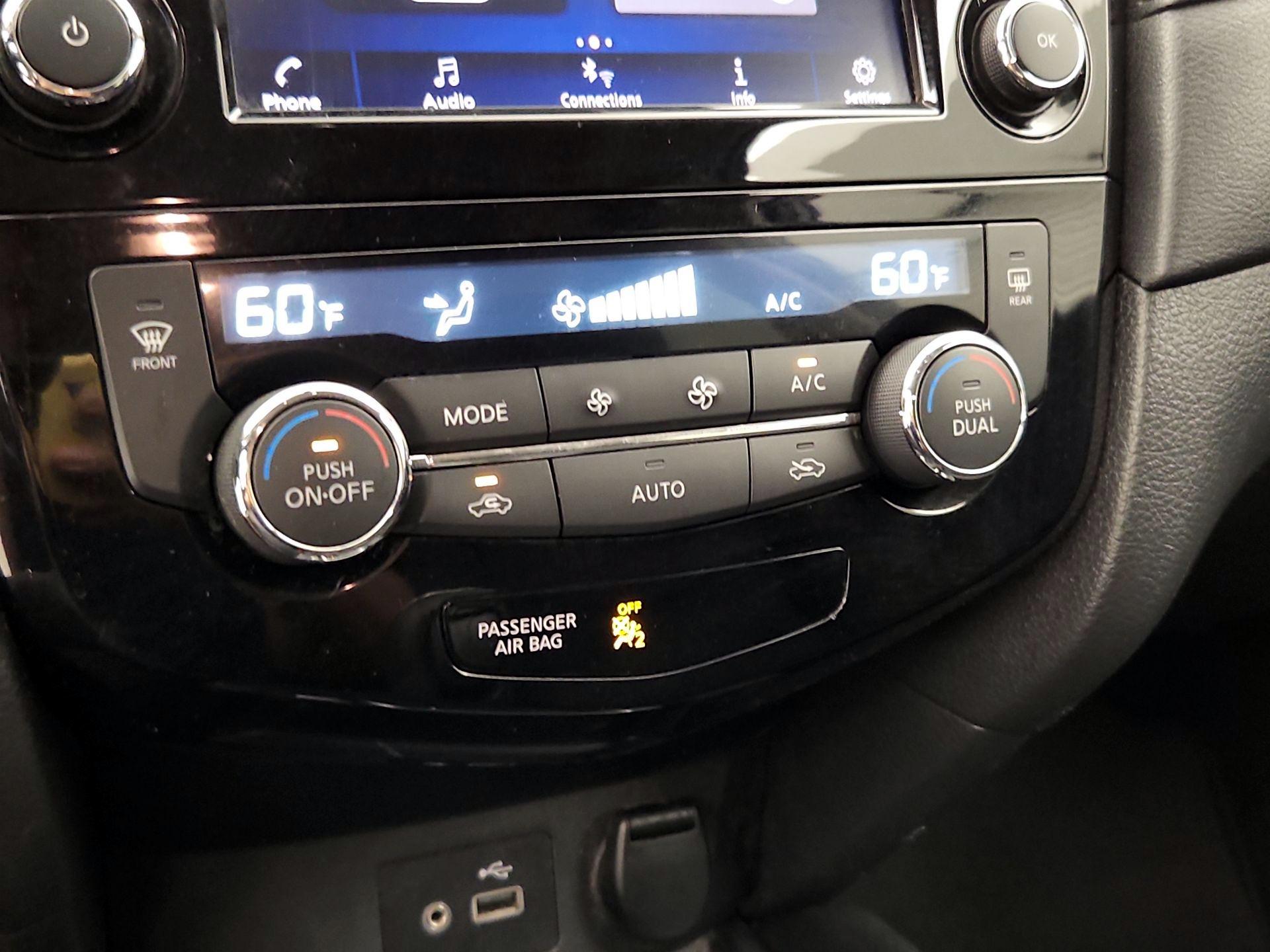 Thumbnail: 2018 Nissan Rogue - 16