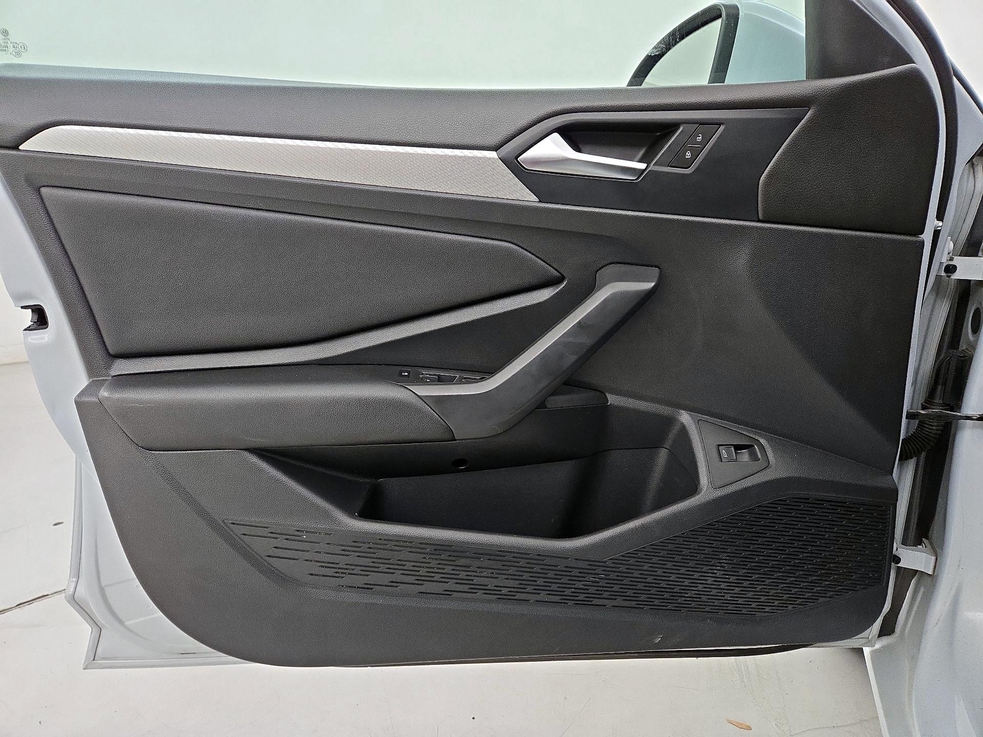 Thumbnail: 2019 Volkswagen Jetta - 12