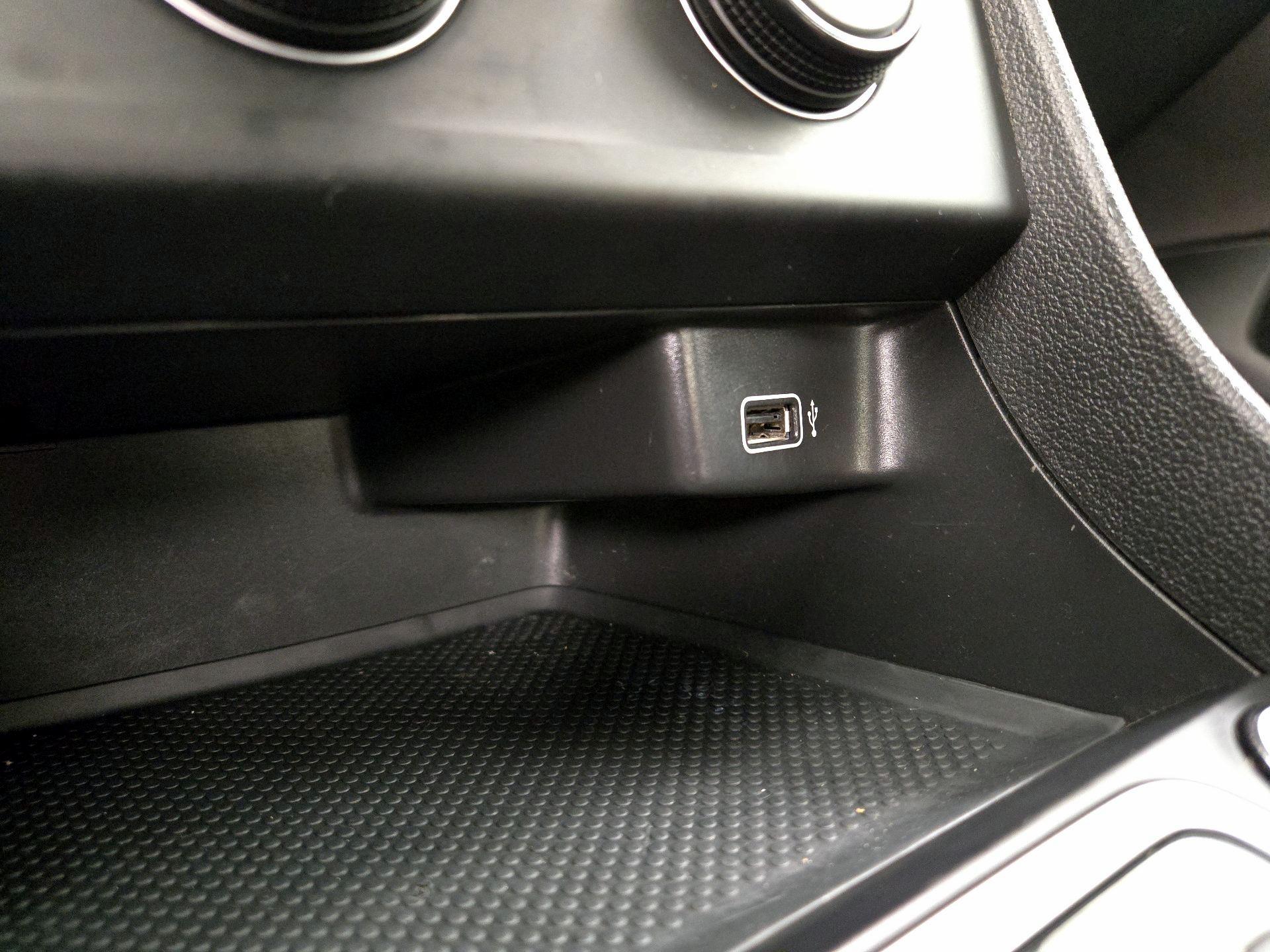 Thumbnail: 2019 Volkswagen Jetta - 18