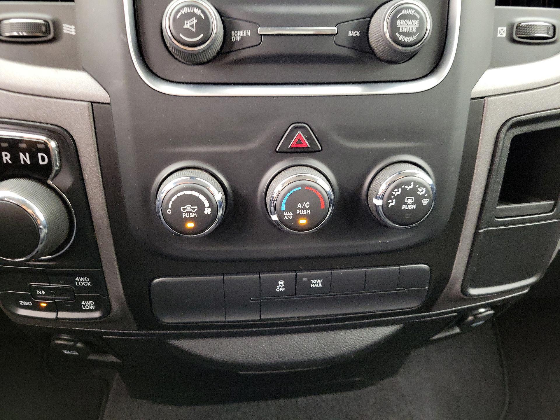 Thumbnail: 2019 RAM 1500 Classic - 16