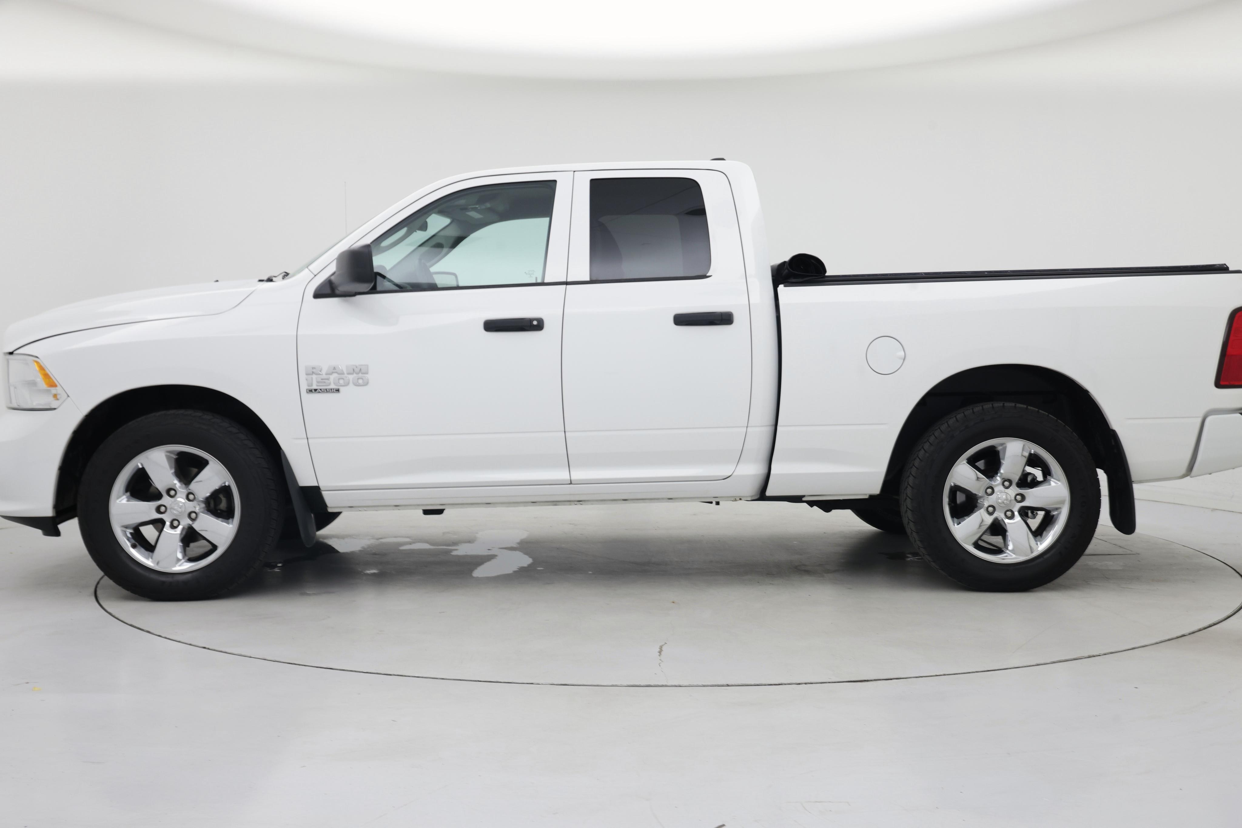 Thumbnail: 2019 RAM 1500 Classic - 3