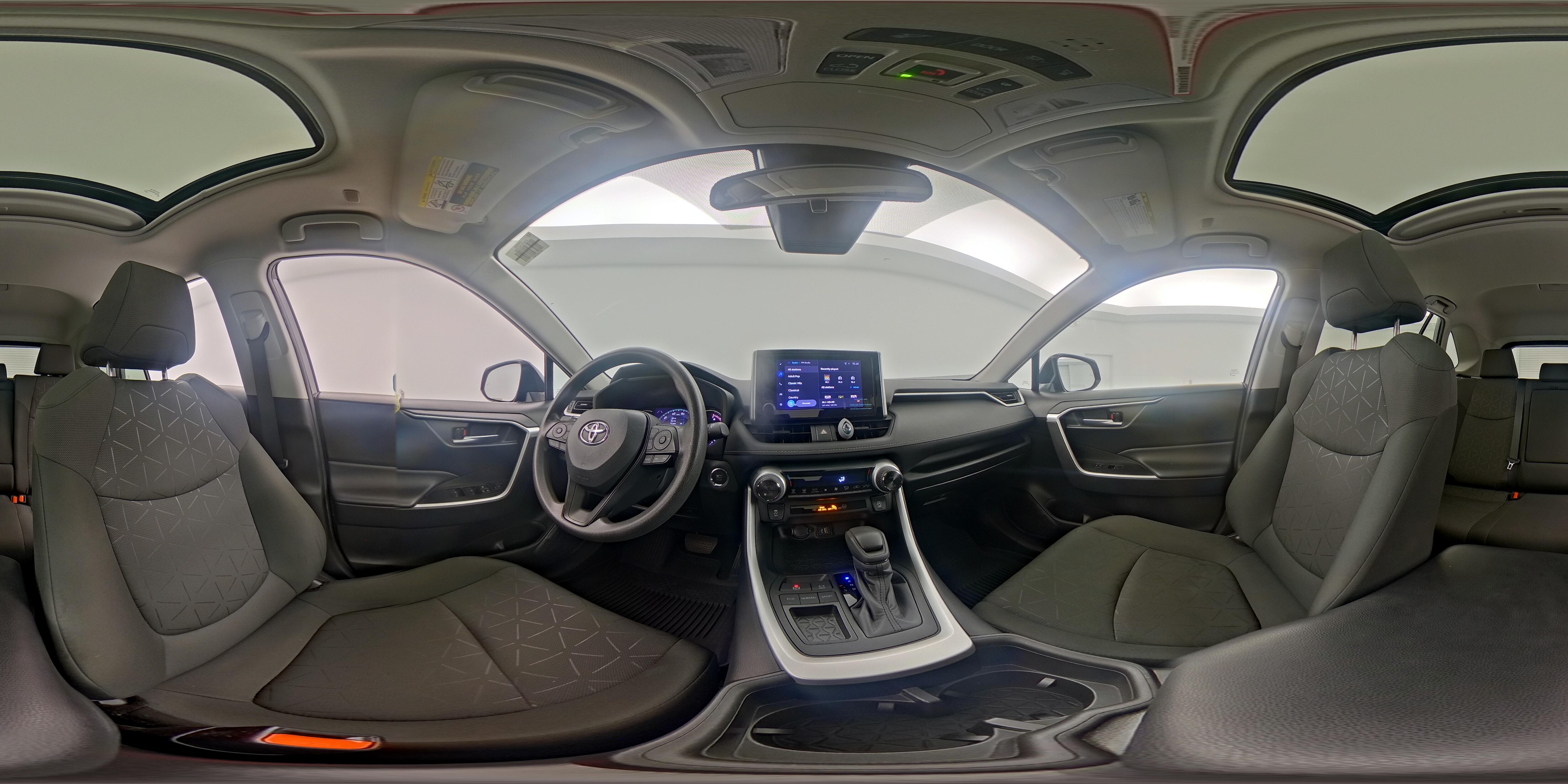 2024 Toyota RAV4 XLE - Photo 25