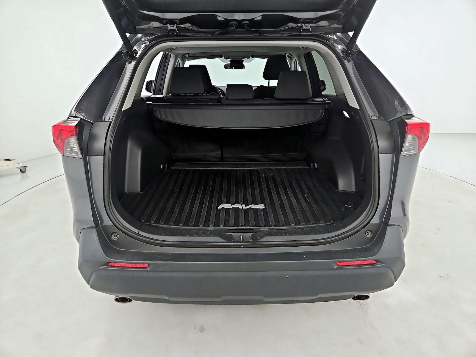 2024 Toyota RAV4 XLE - Photo 22