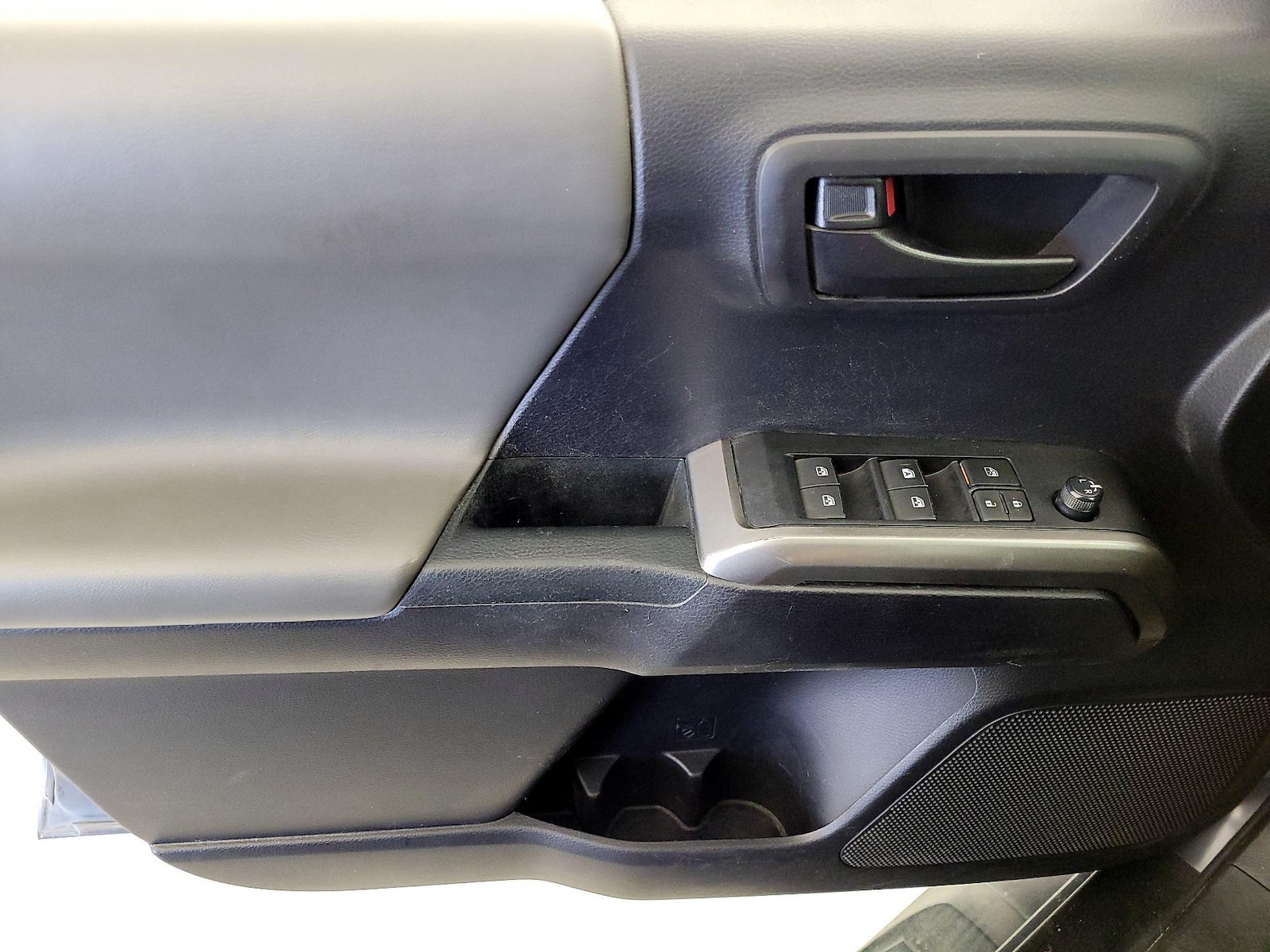 2020 Toyota Tacoma SR5 - Photo 13