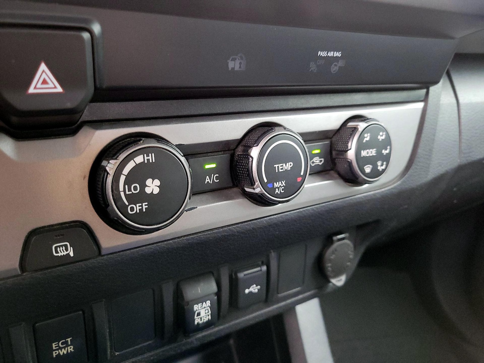 2020 Toyota Tacoma SR5 - Photo 16