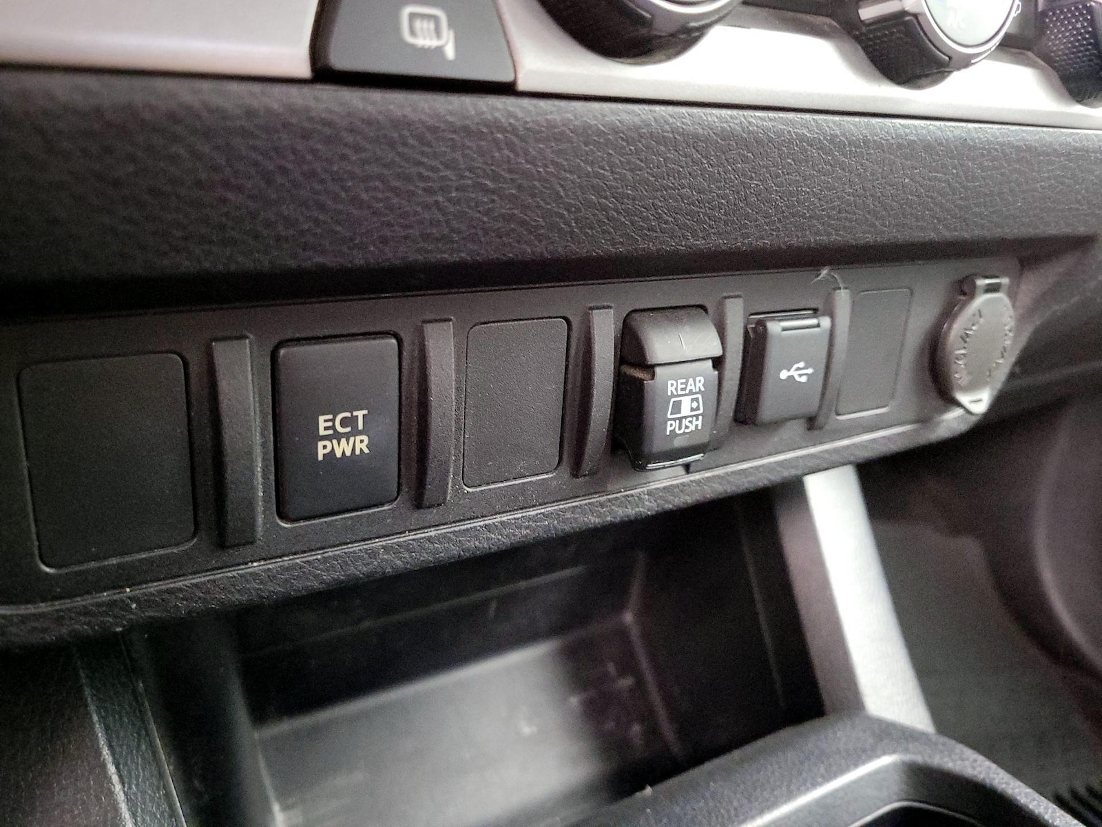 2020 Toyota Tacoma SR5 - Photo 18