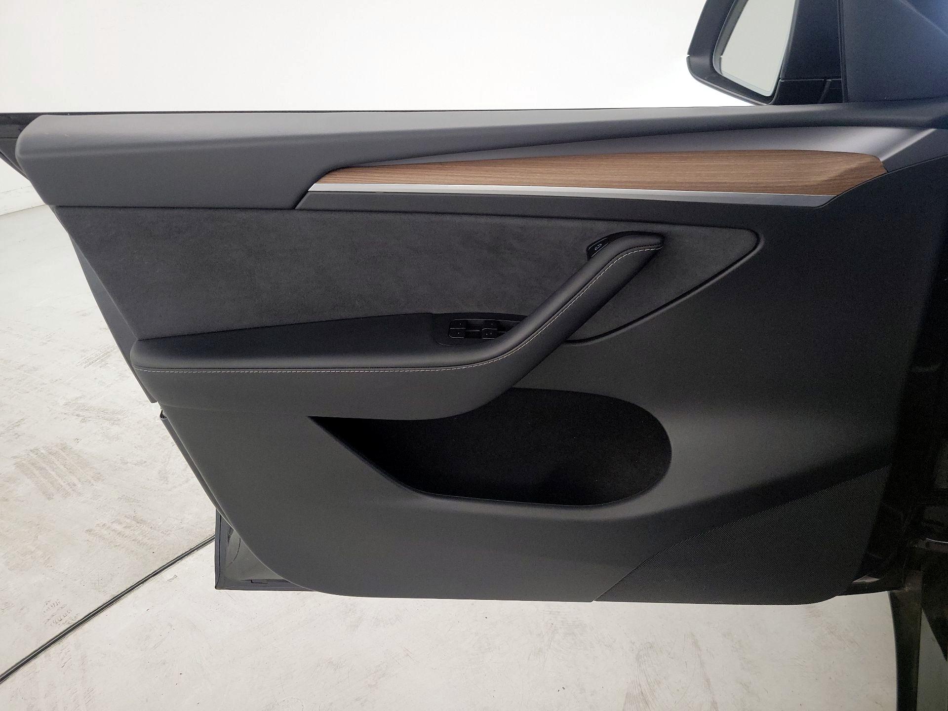 Thumbnail: 2025 Tesla Model Y - 12