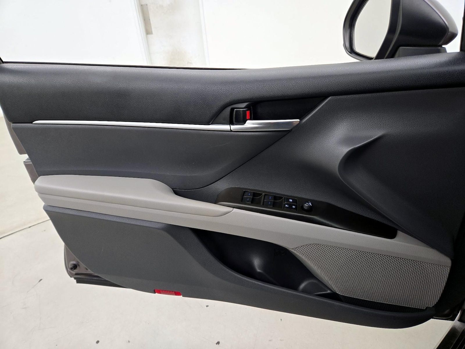 2023 Toyota Camry LE - Photo 13