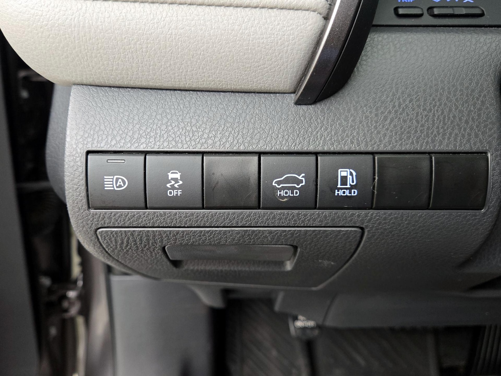 2023 Toyota Camry LE - Photo 14