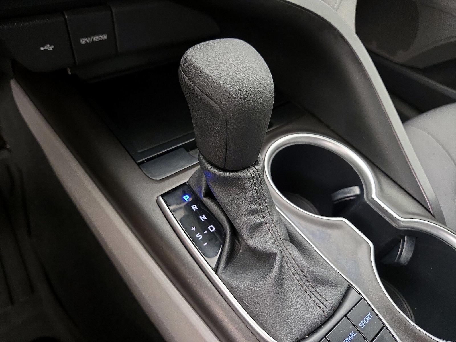 2023 Toyota Camry LE - Photo 18