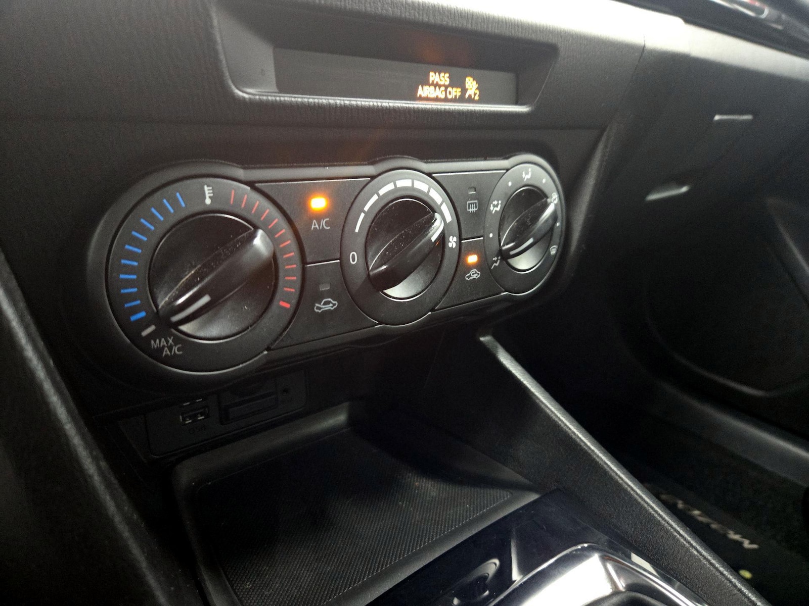 2015 Mazda MAZDA3 i Sport - Photo 16