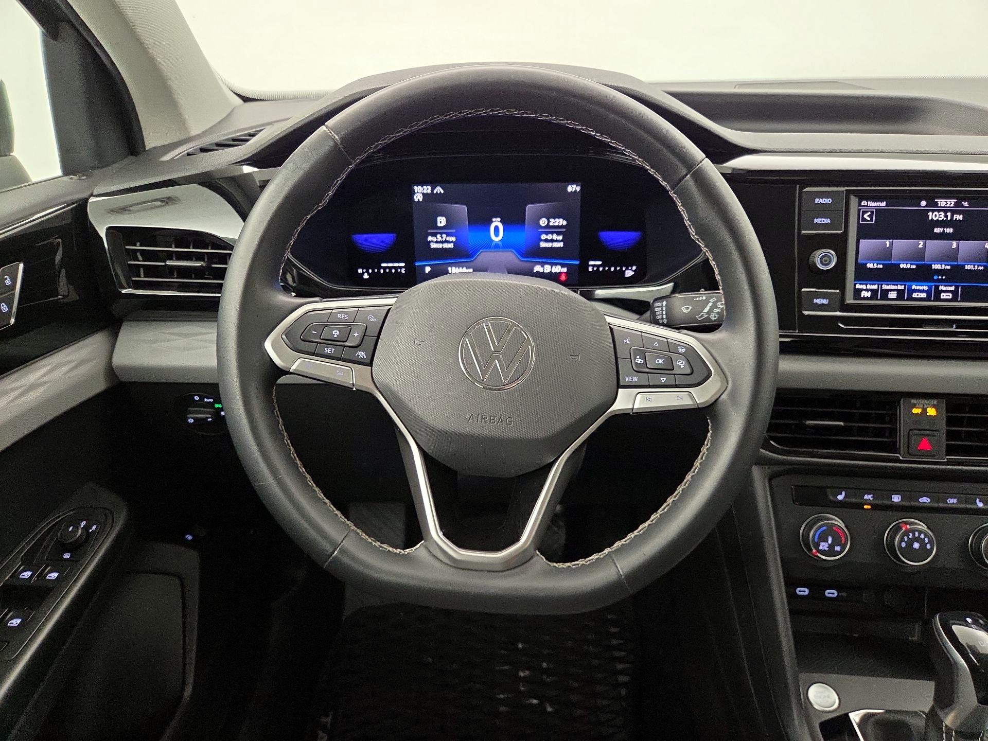 Thumbnail: 2022 Volkswagen Taos - 10