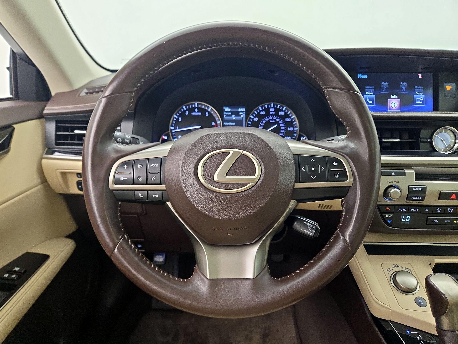 Thumbnail: 2016 Lexus ES - 10