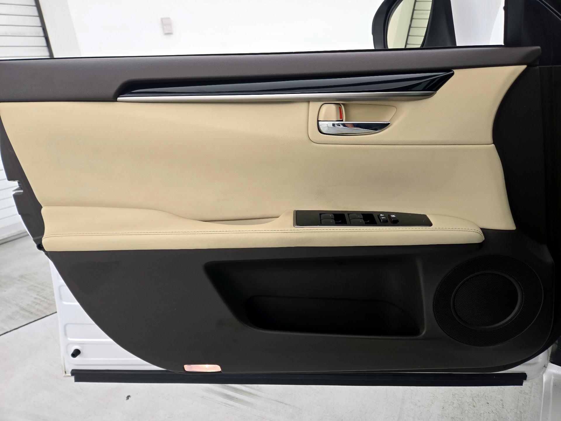 Thumbnail: 2016 Lexus ES - 12