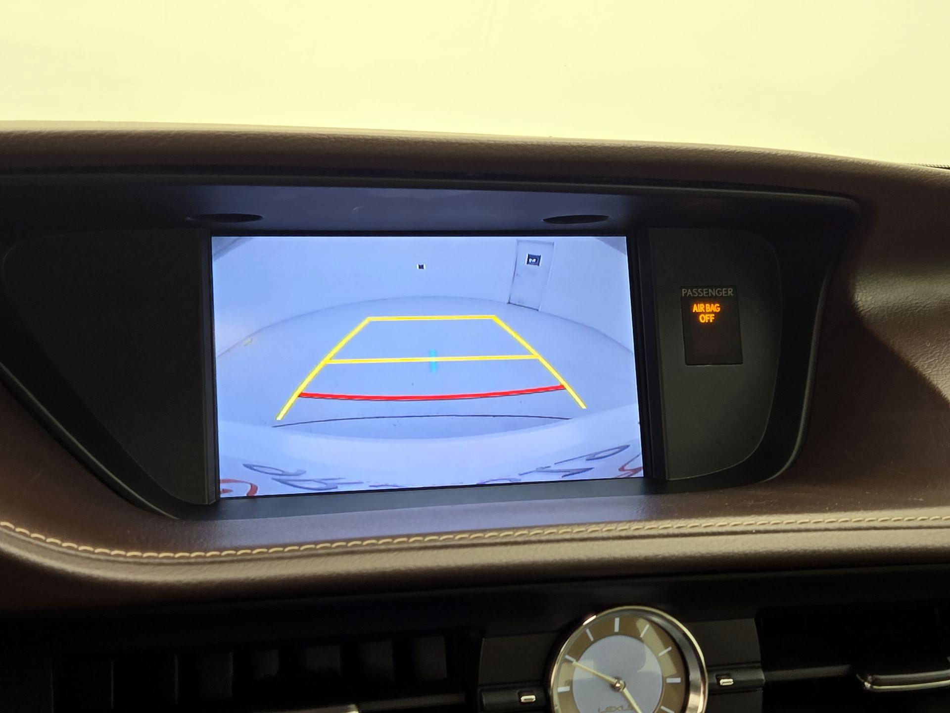 Thumbnail: 2016 Lexus ES - 14