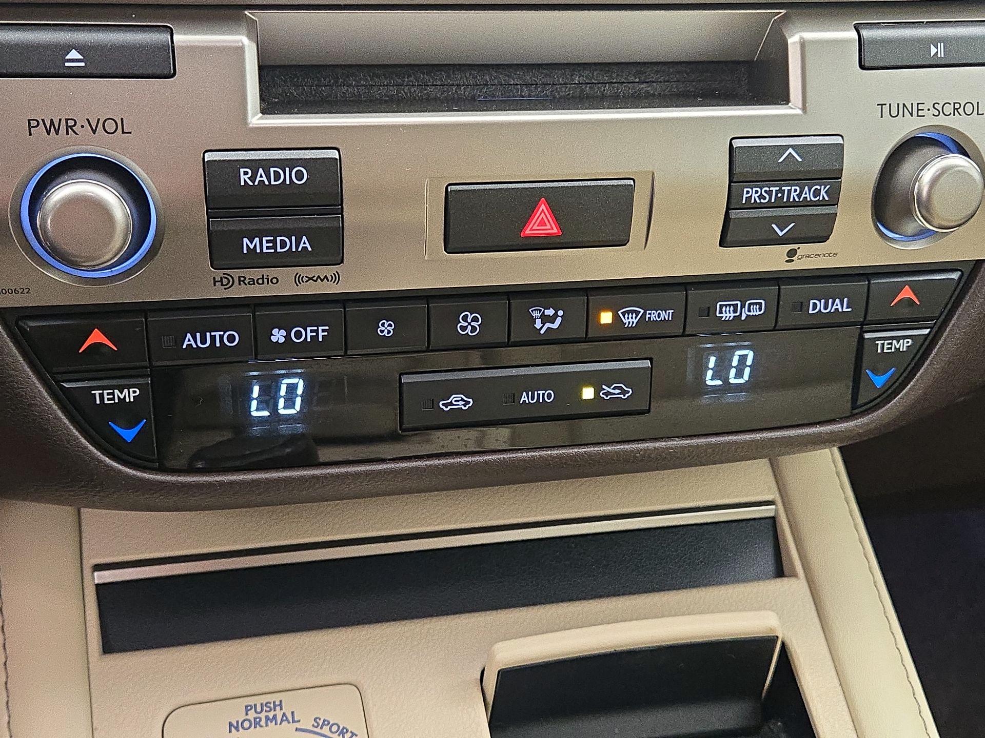 Thumbnail: 2016 Lexus ES - 16