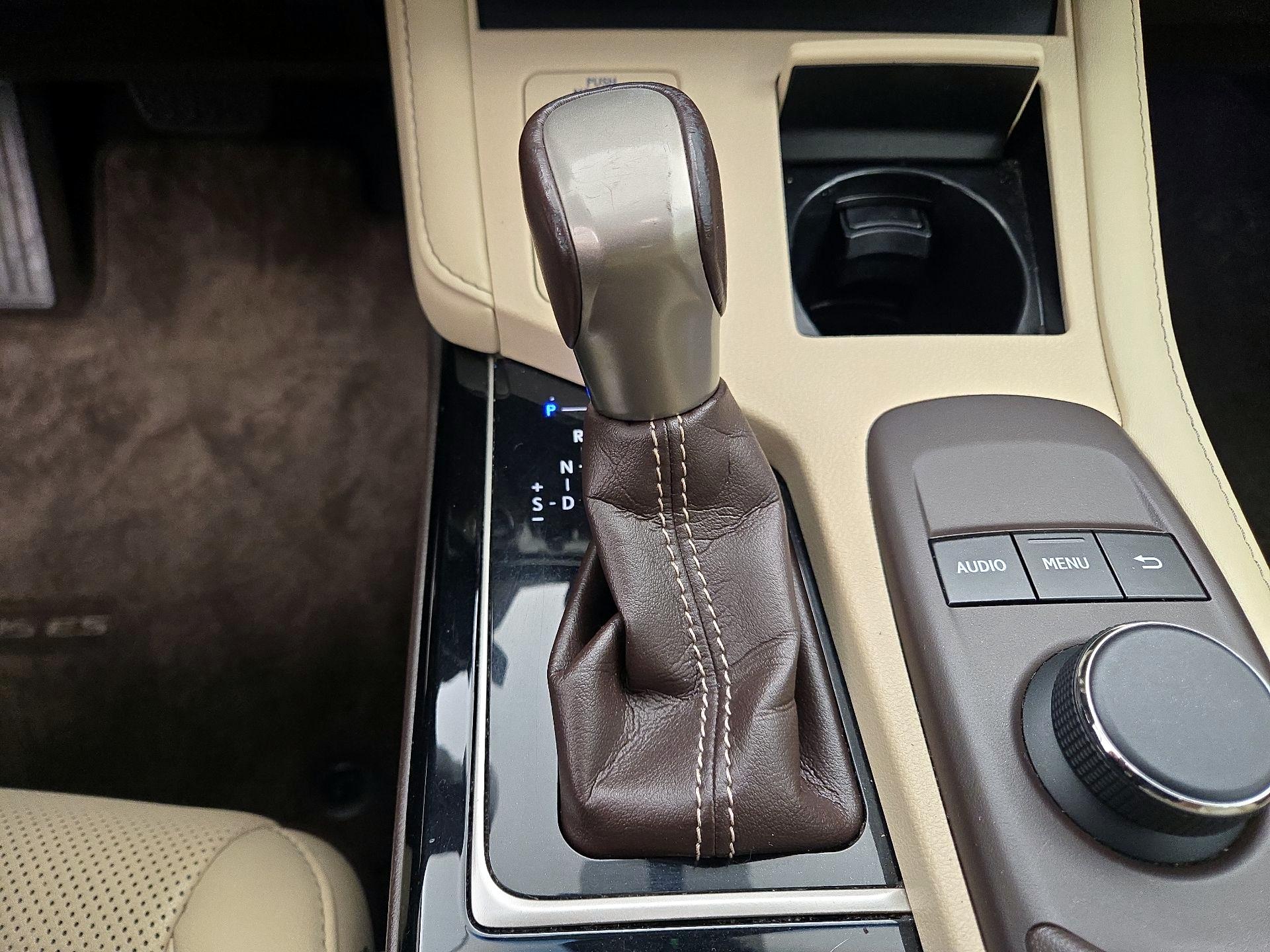 Thumbnail: 2016 Lexus ES - 17