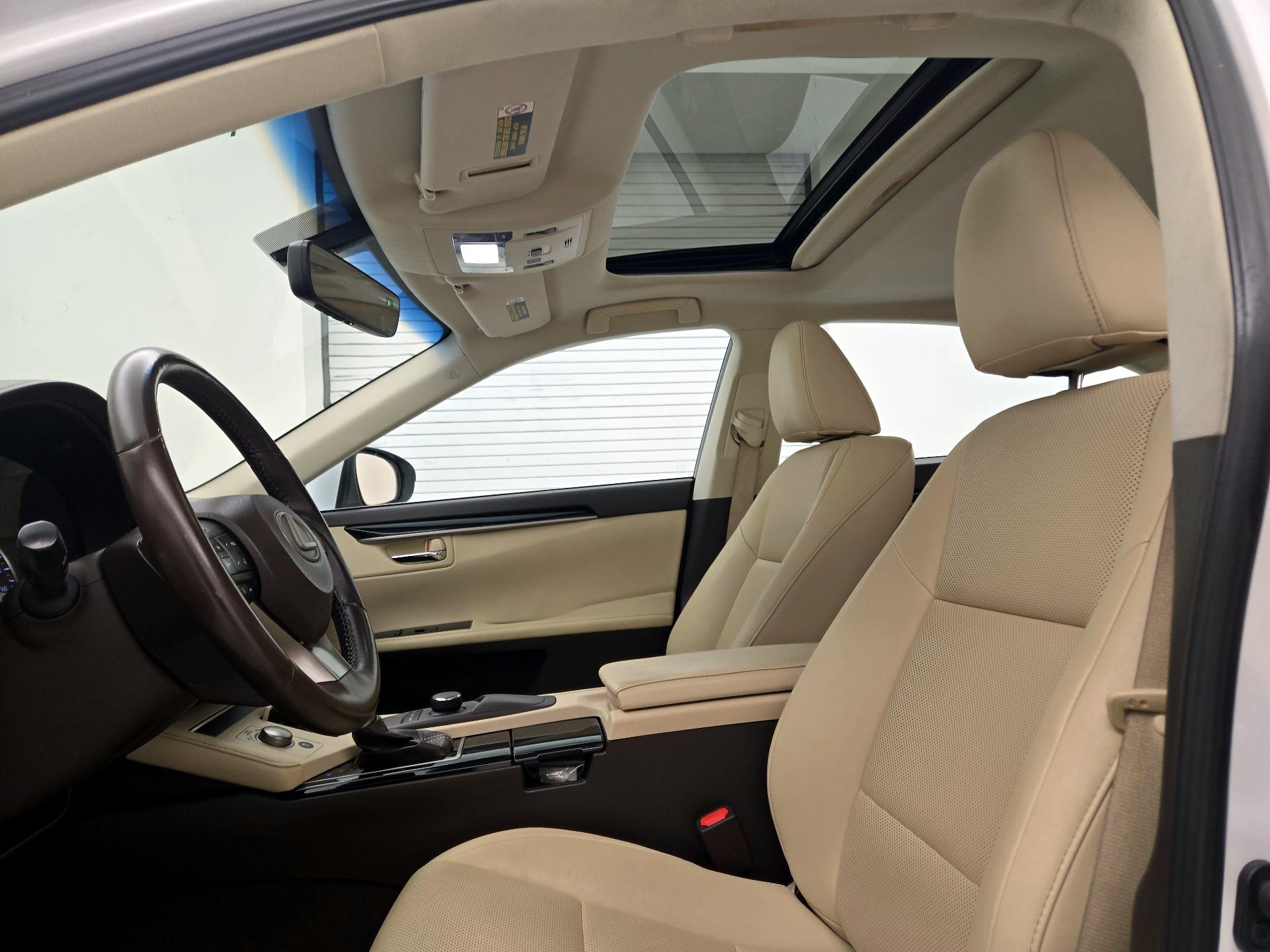Thumbnail: 2016 Lexus ES - 19