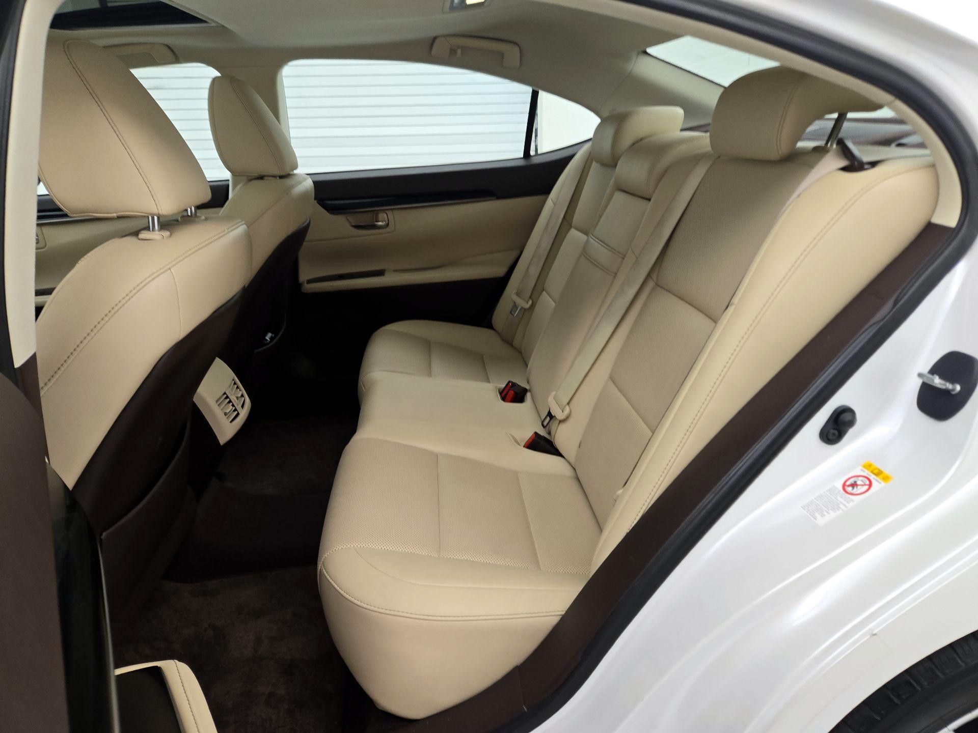 Thumbnail: 2016 Lexus ES - 20