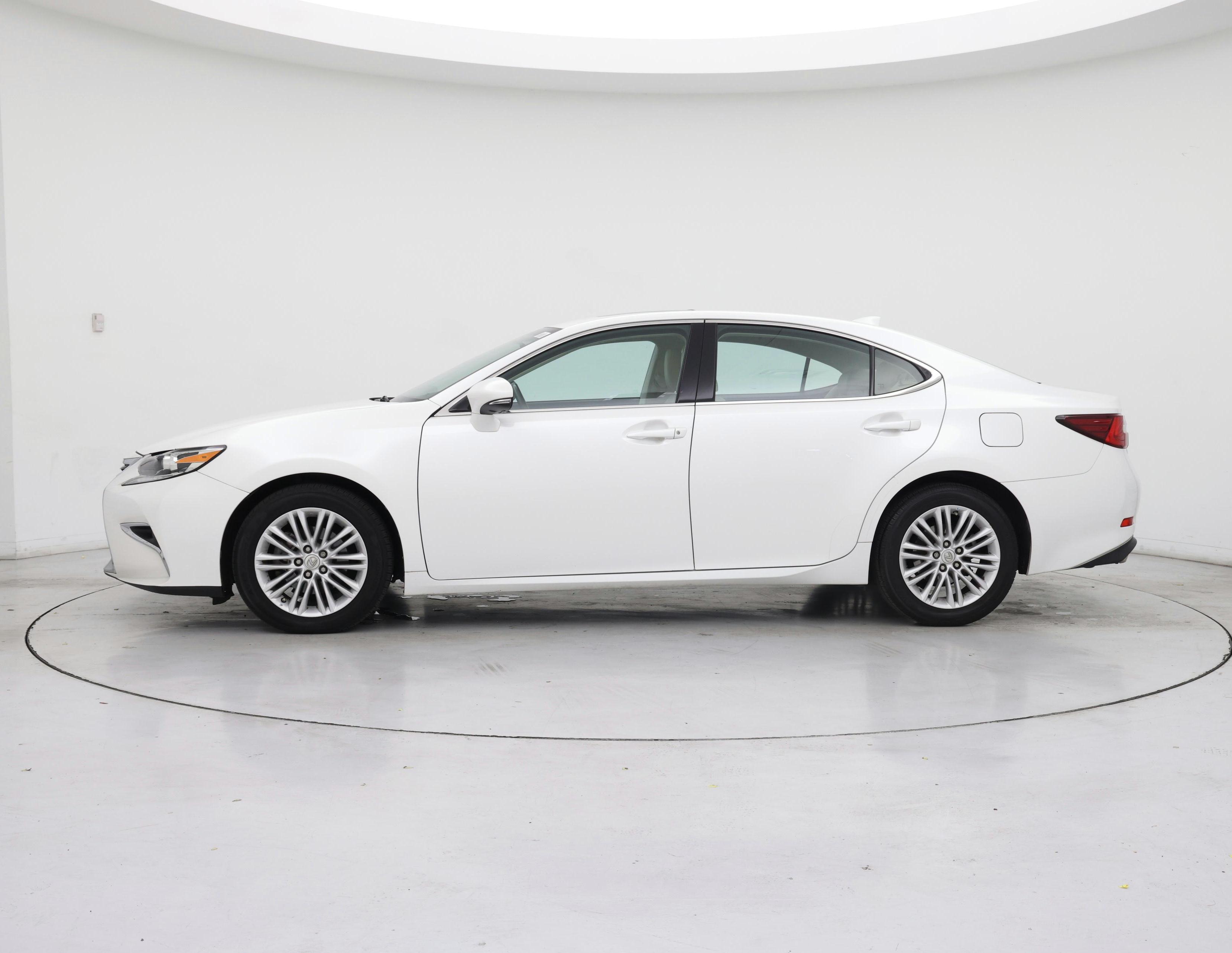 Thumbnail: 2016 Lexus ES - 3