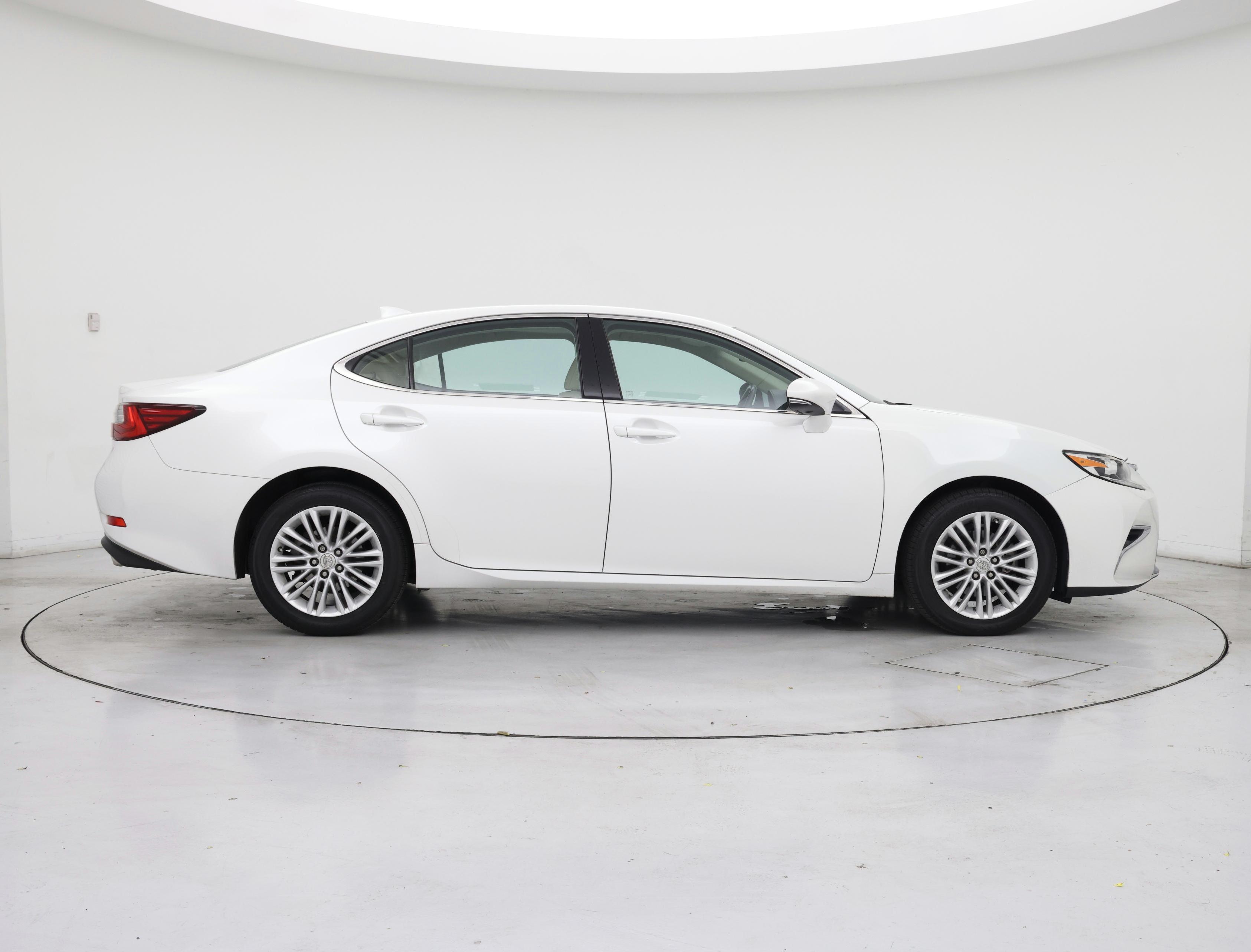 Thumbnail: 2016 Lexus ES - 7