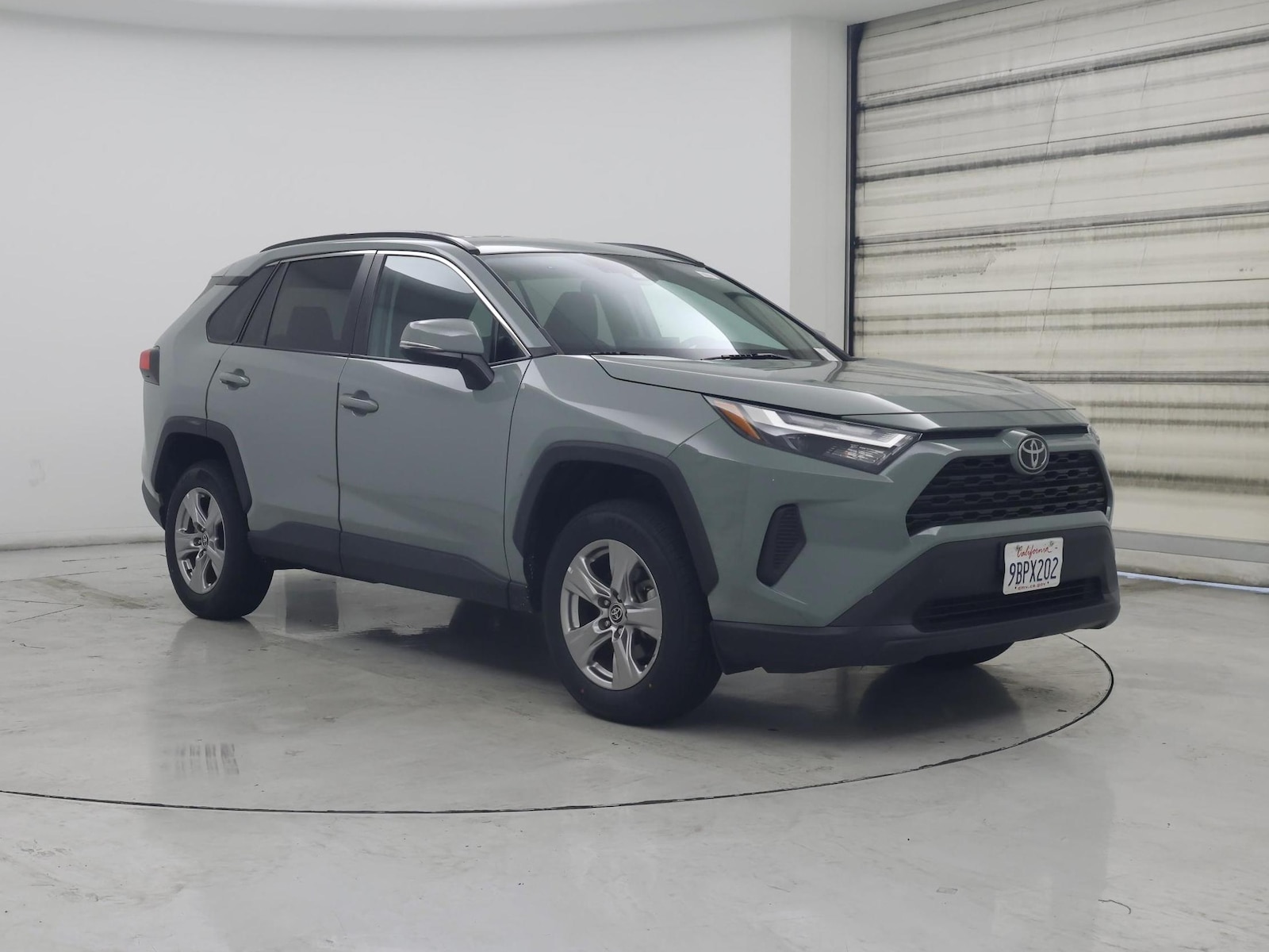 2022 Toyota RAV4 XLE - Photo 2
