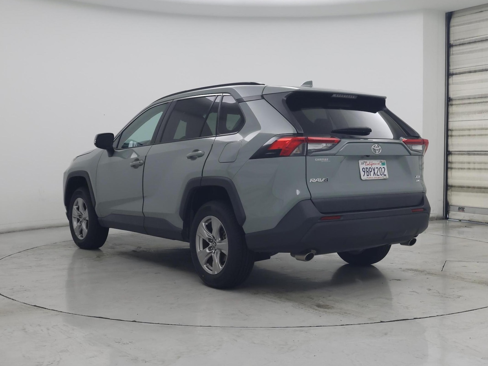 2022 Toyota RAV4 XLE - Photo 3