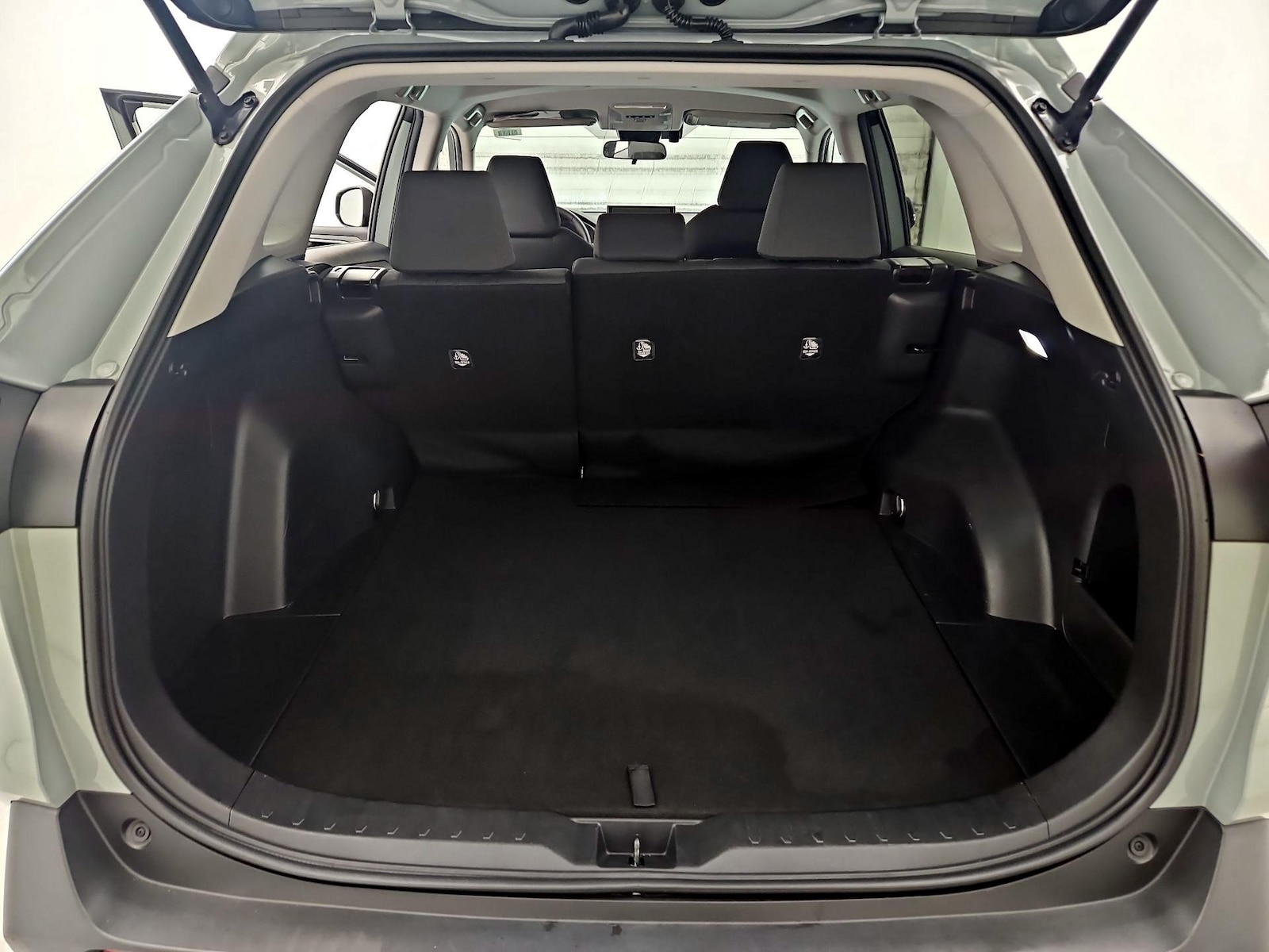 2022 Toyota RAV4 XLE - Photo 21