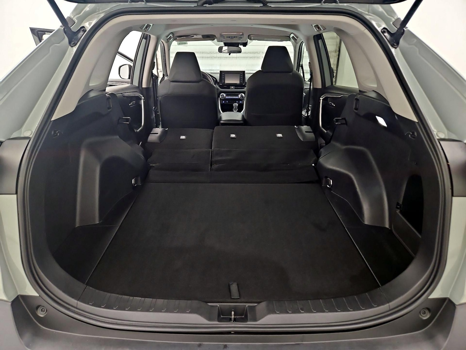 2022 Toyota RAV4 XLE - Photo 22