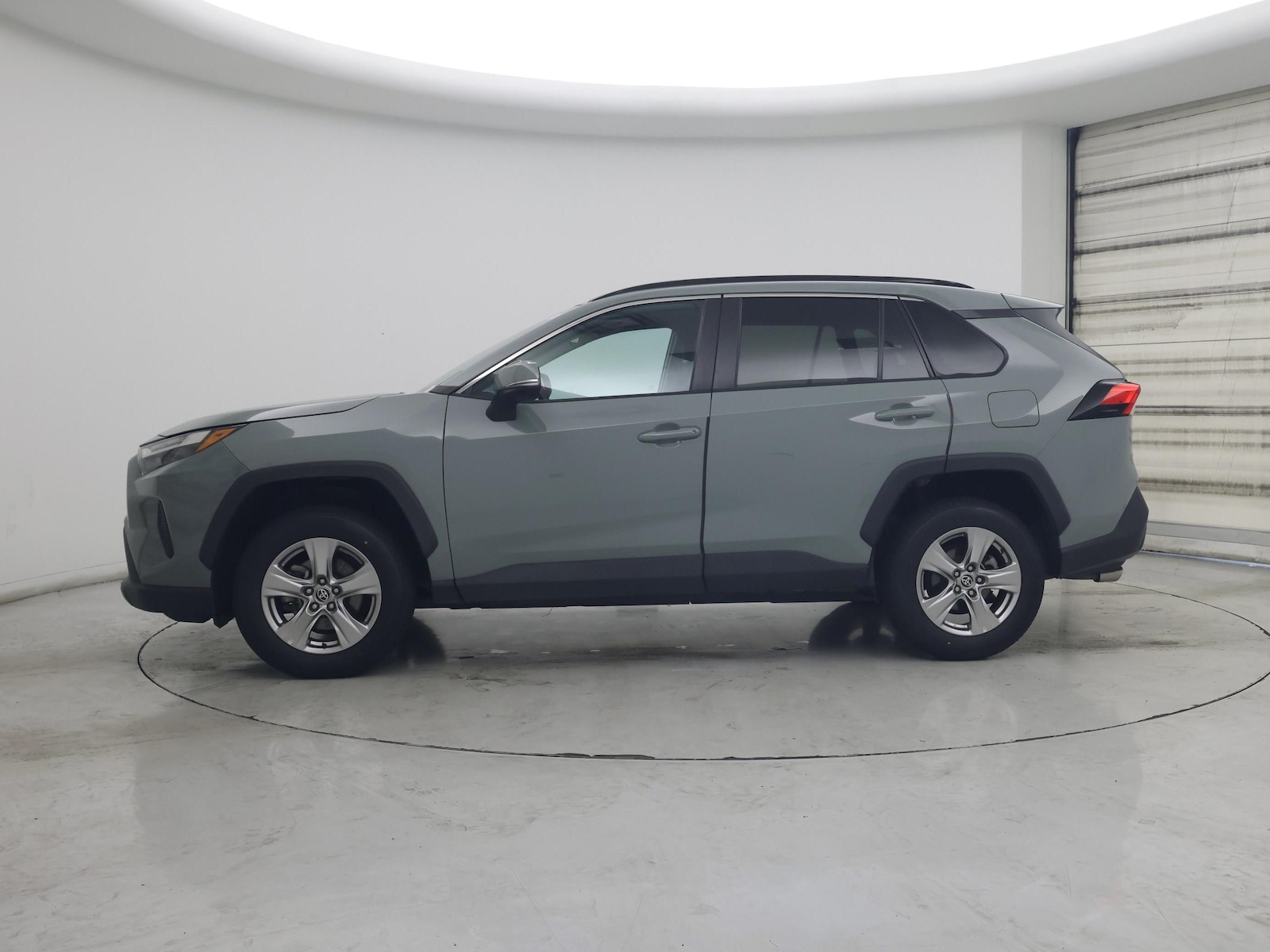 2022 Toyota RAV4 XLE - Photo 4