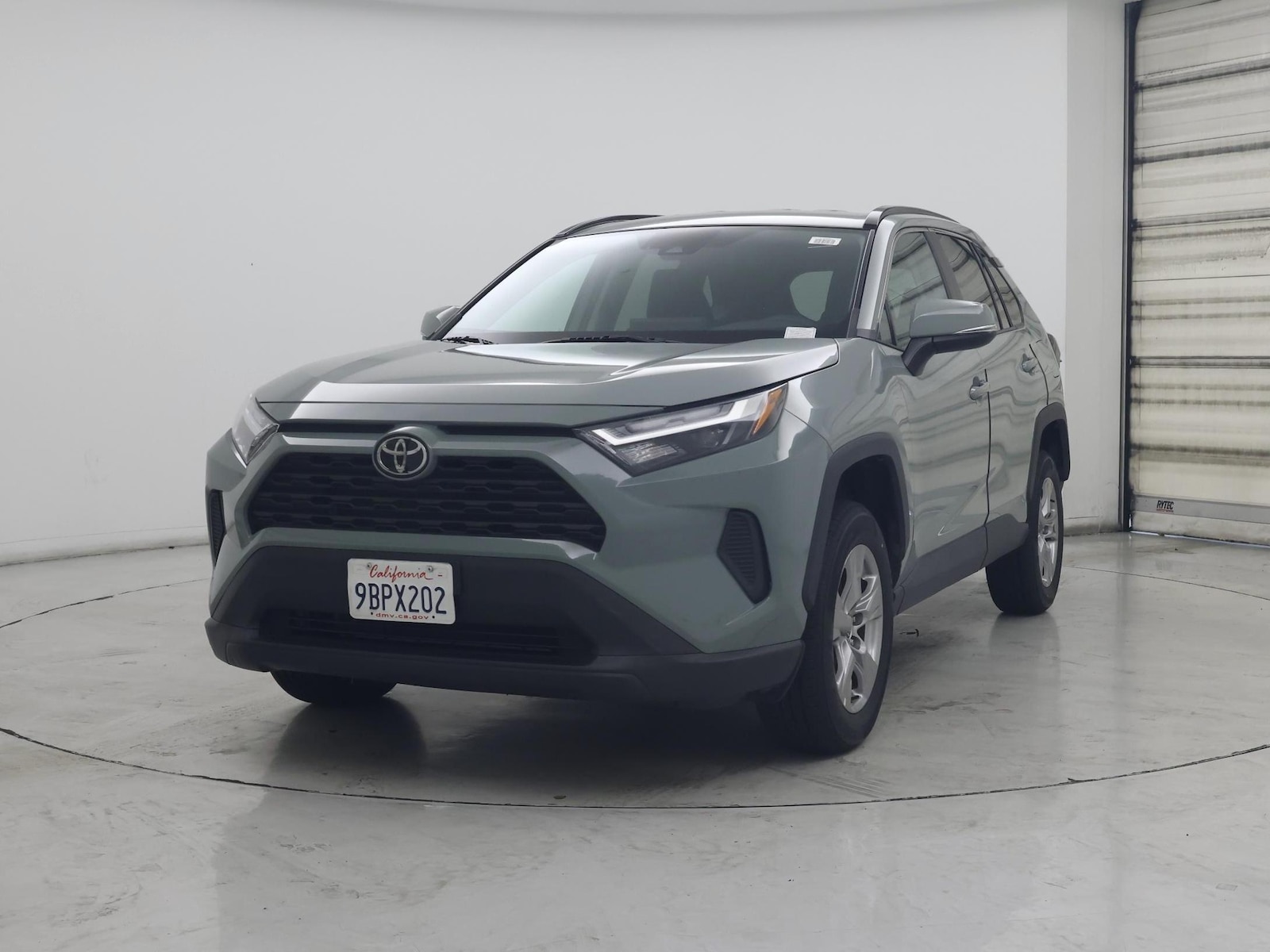 2022 Toyota RAV4 XLE - Photo 5