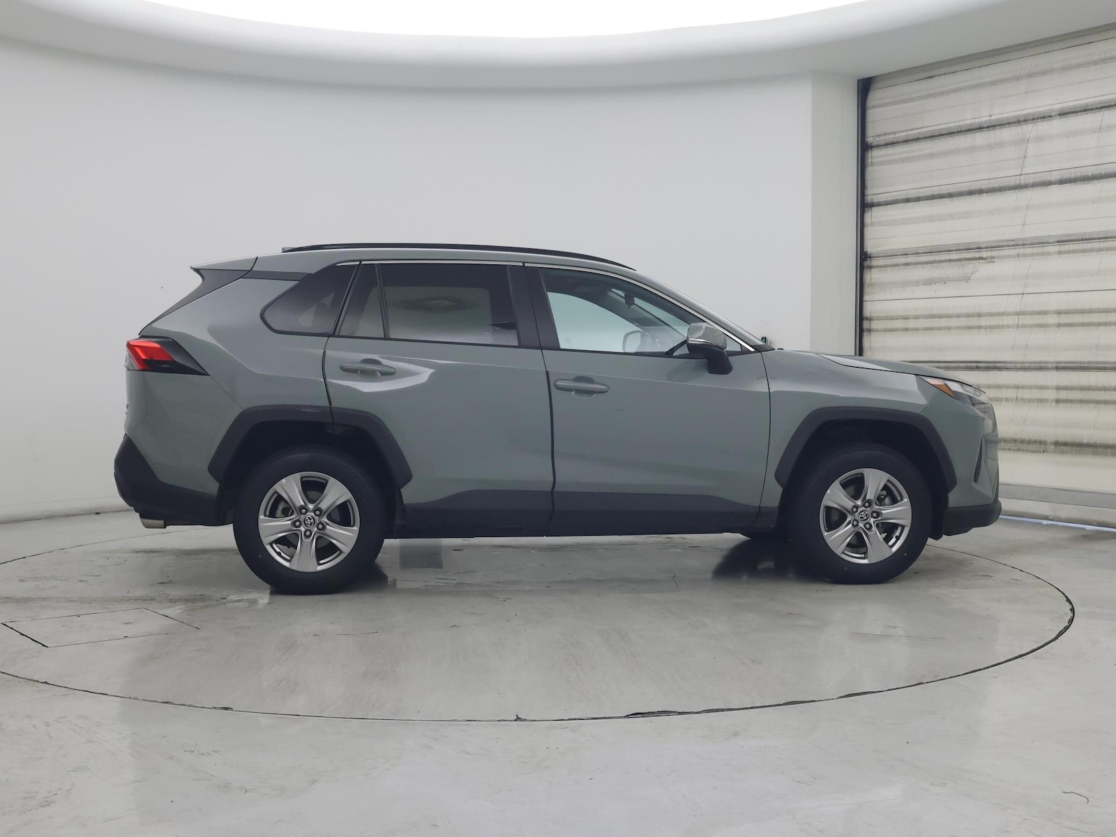 2022 Toyota RAV4 XLE - Photo 8