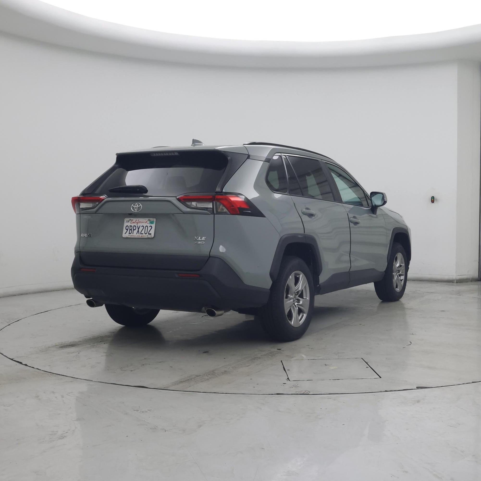 Thumbnail: 2022 Toyota RAV4 - 8