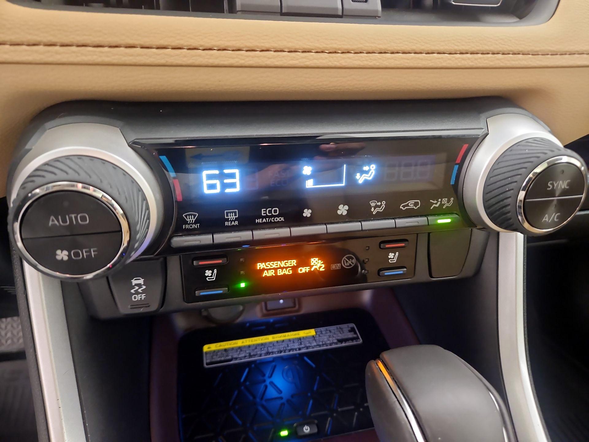 Thumbnail: 2020 Toyota RAV4 - 17