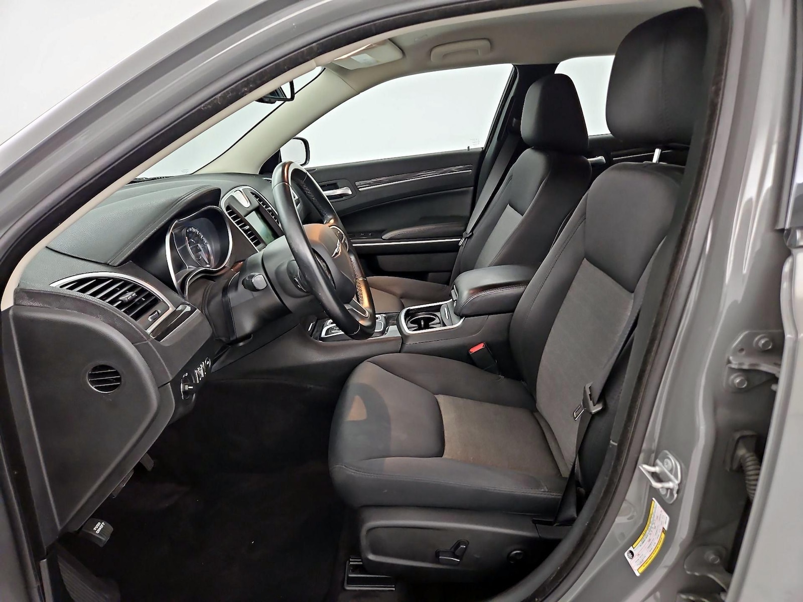 2018 Chrysler 300 Touring - Photo 10