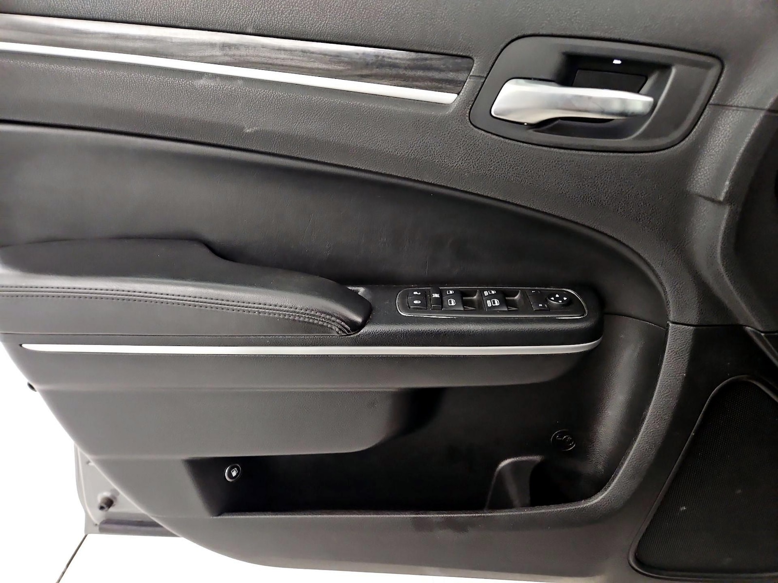 2018 Chrysler 300 Touring - Photo 11