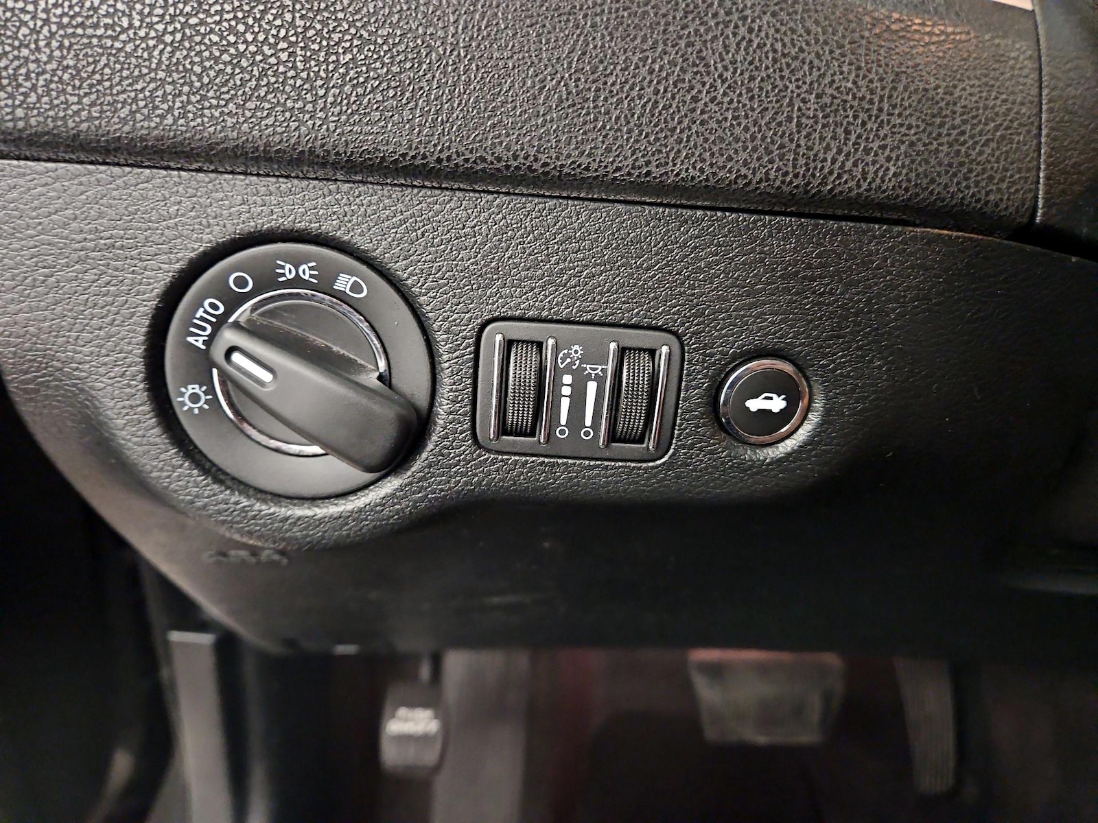 2018 Chrysler 300 Touring - Photo 12
