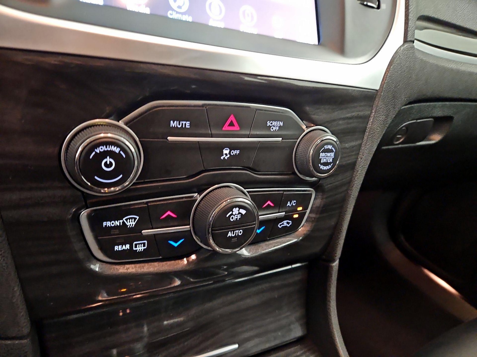 2018 Chrysler 300 Touring - Photo 15