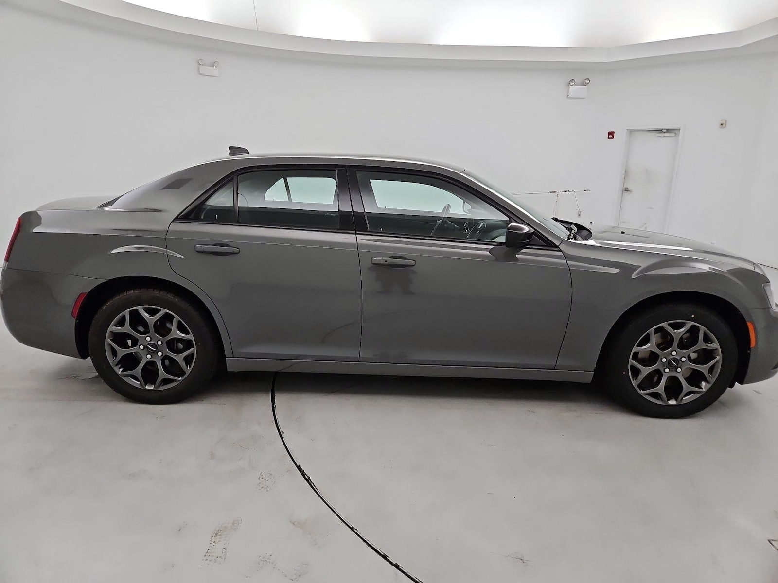 2018 Chrysler 300 Touring - Photo 4
