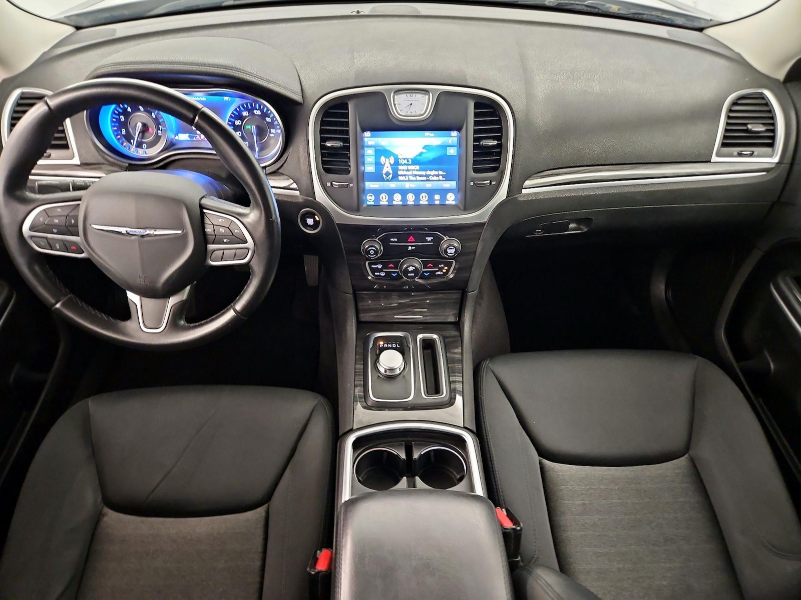 2018 Chrysler 300 Touring - Photo 8