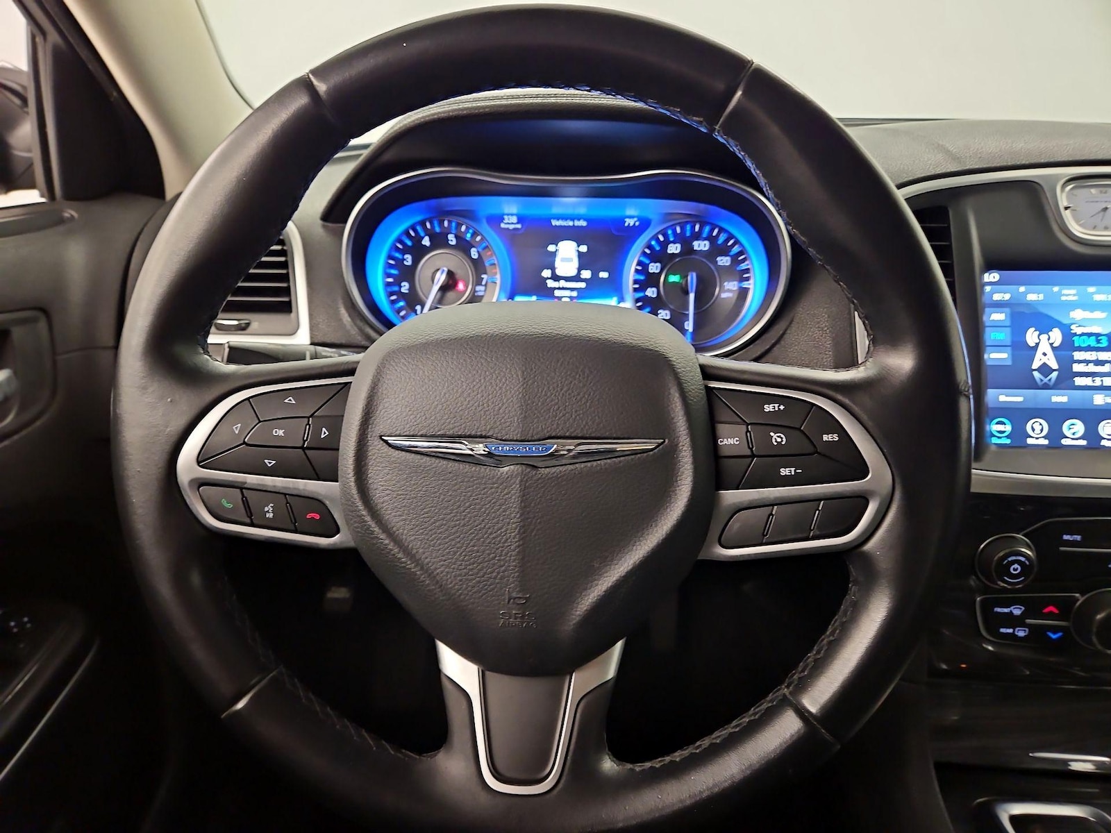 2018 Chrysler 300 Touring - Photo 9