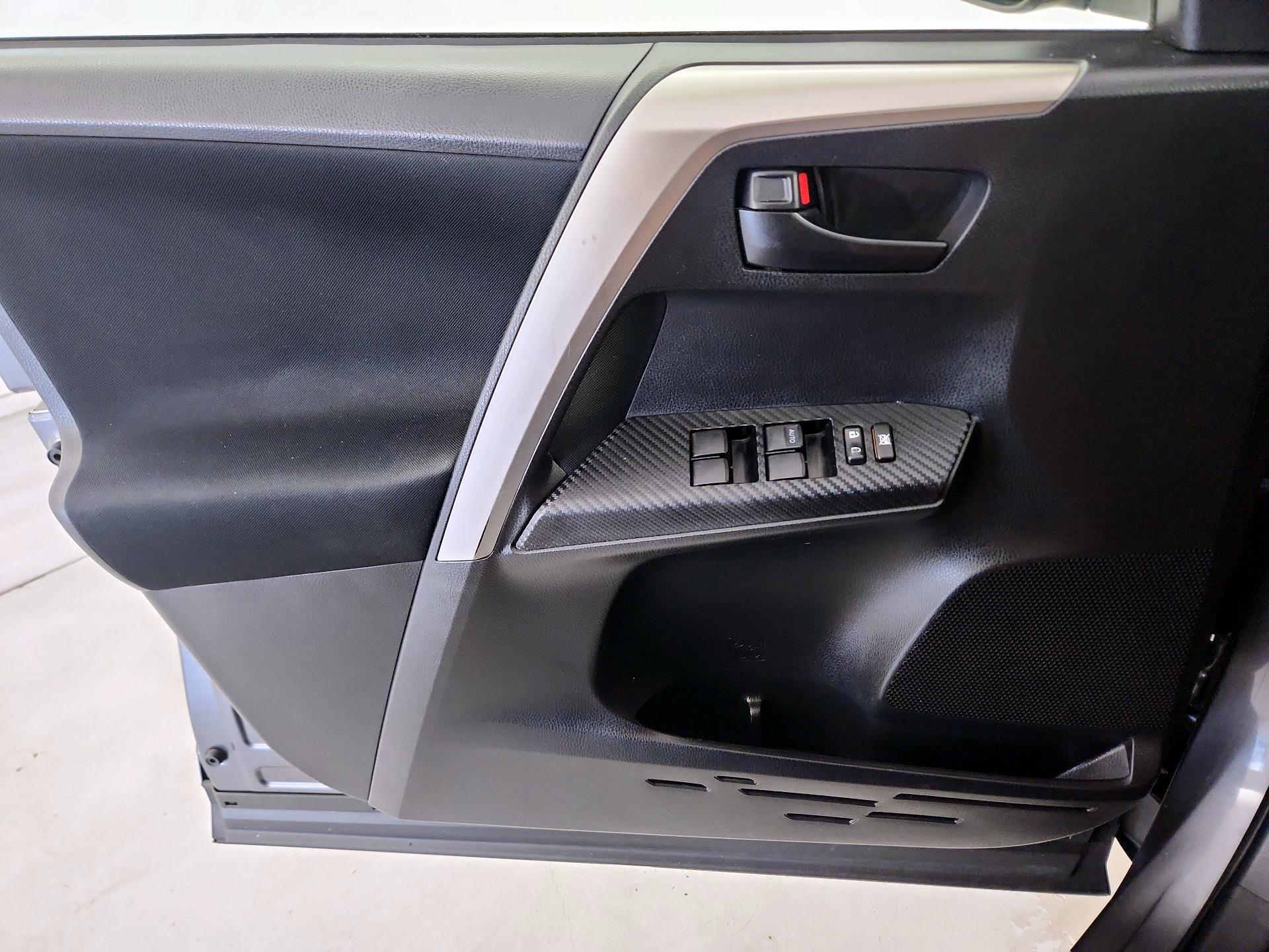 Thumbnail: 2014 Toyota RAV4 - 12