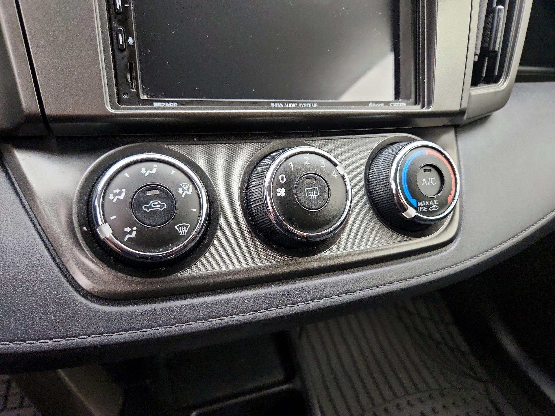 Thumbnail: 2014 Toyota RAV4 - 16