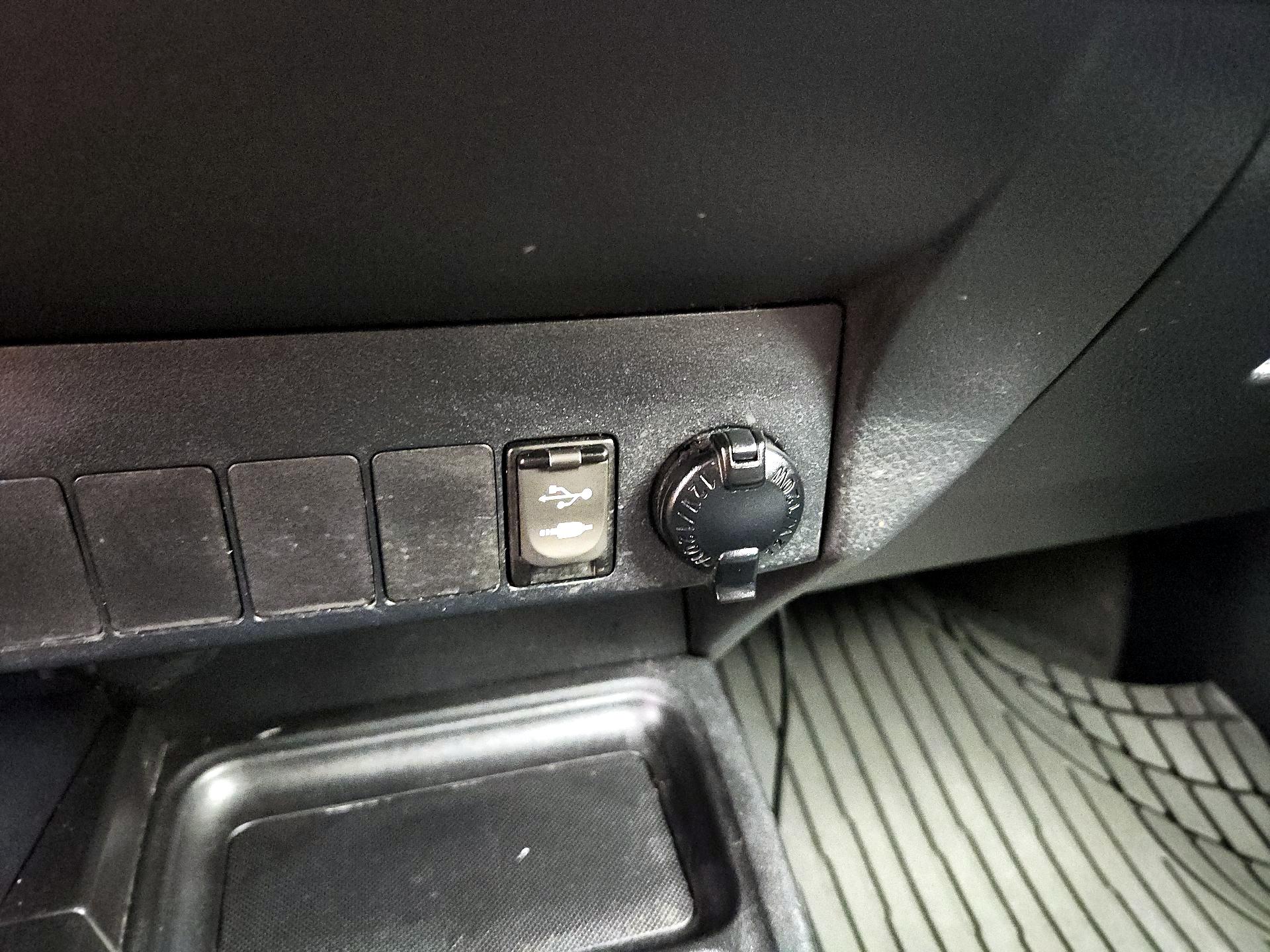 Thumbnail: 2014 Toyota RAV4 - 18
