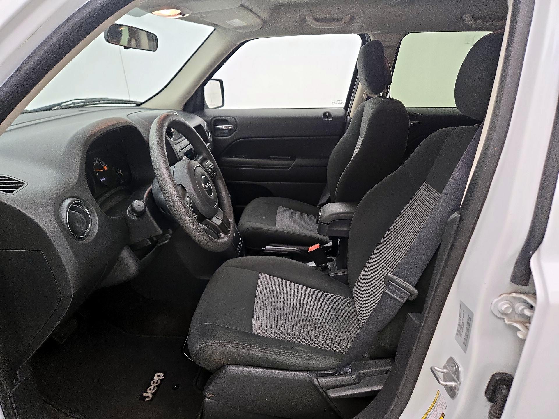 Thumbnail: 2015 Jeep Patriot - 11
